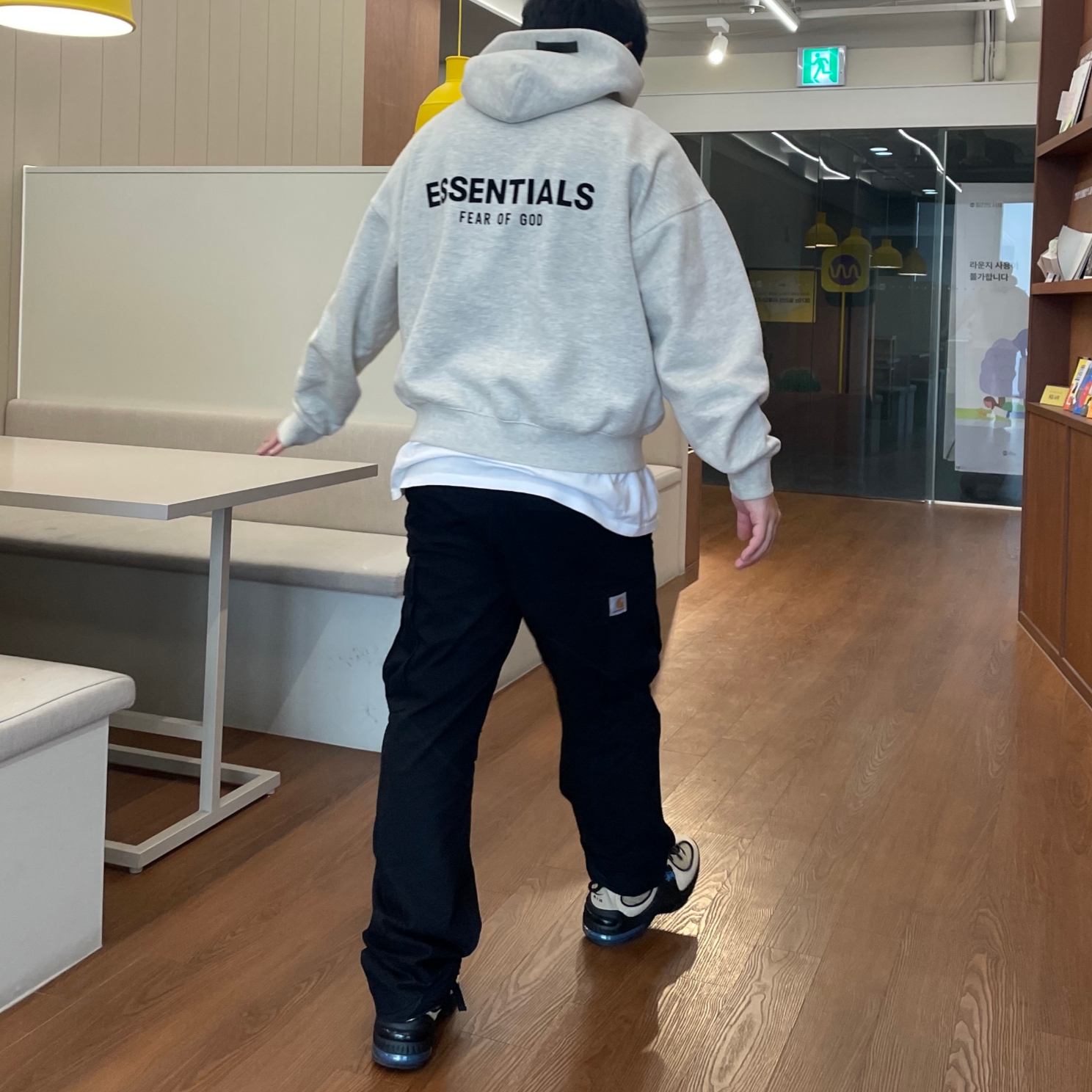 나이키 x 스투시 에어 페니 2 라탄 앤 라임스톤, 에센셜 더 코어 컬렉션 후드 라이트 오트밀 착용 스타일
