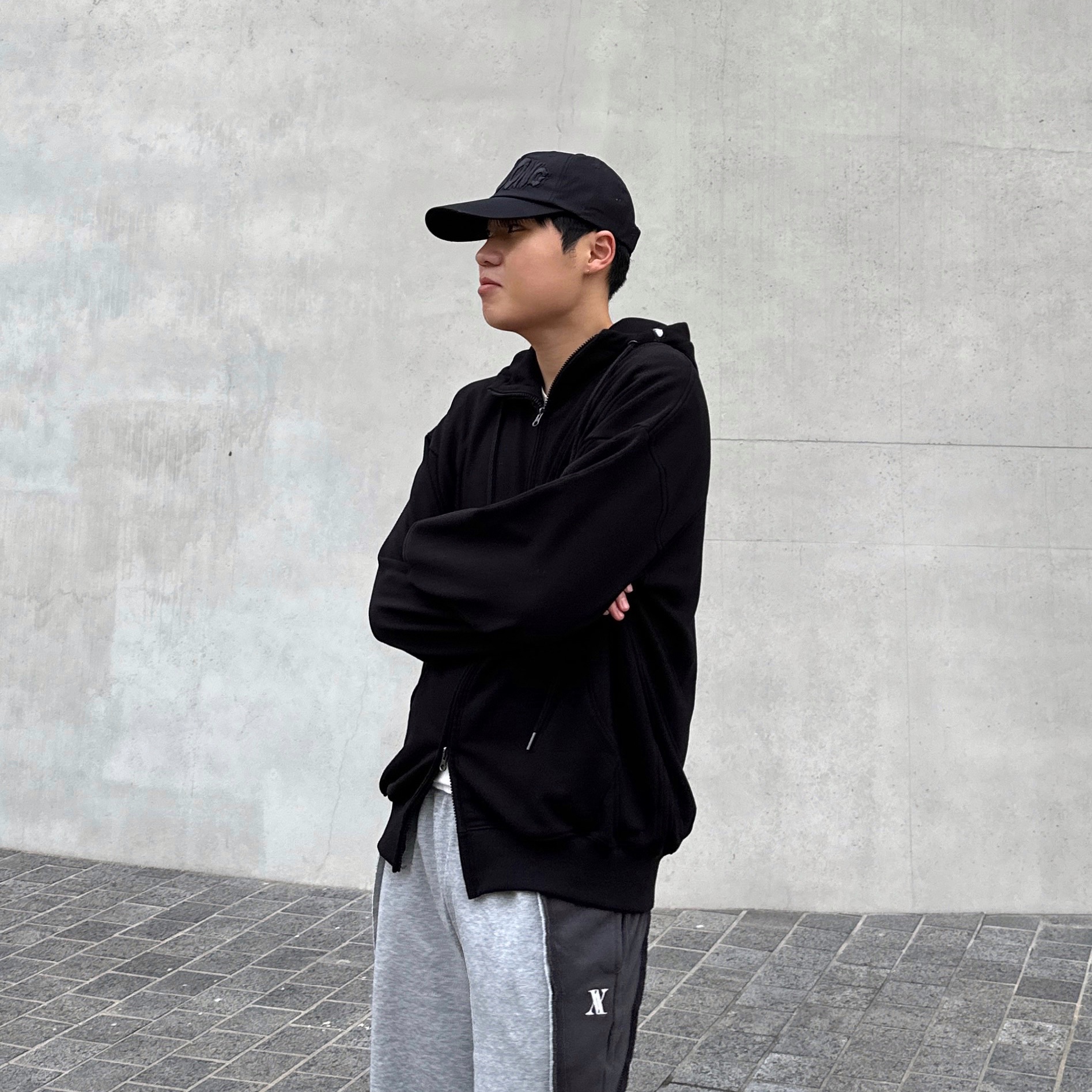 Balenciaga 3XL Sneakers Grey White Red 착용 스타일 - 2