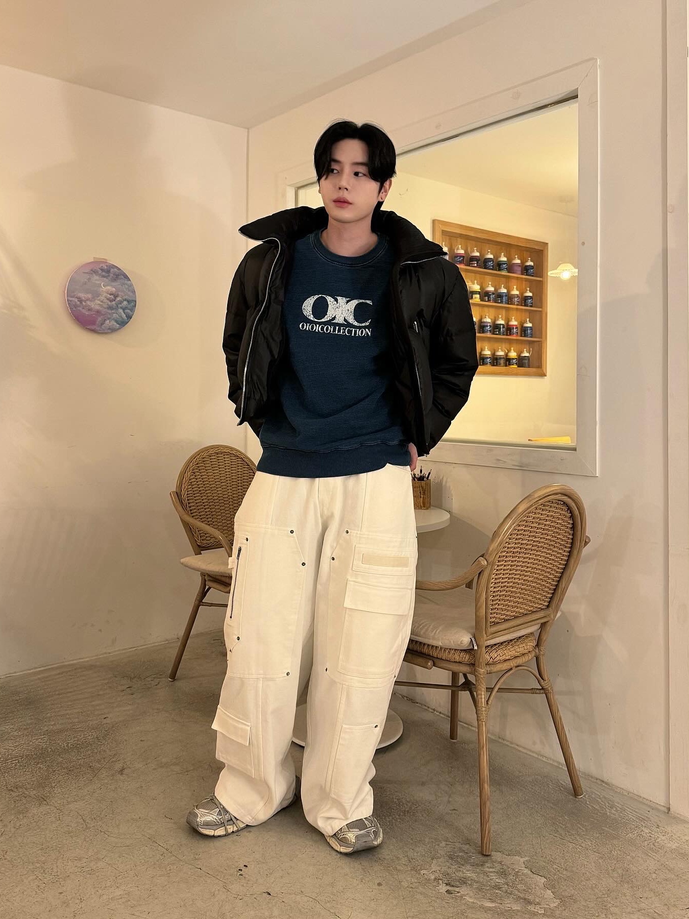 Nos Couleurs x Koin x Llud Rivet Carpenter Pants White, Balenciaga 3XL Sneakers Light Beige 착용 스타일 - 2