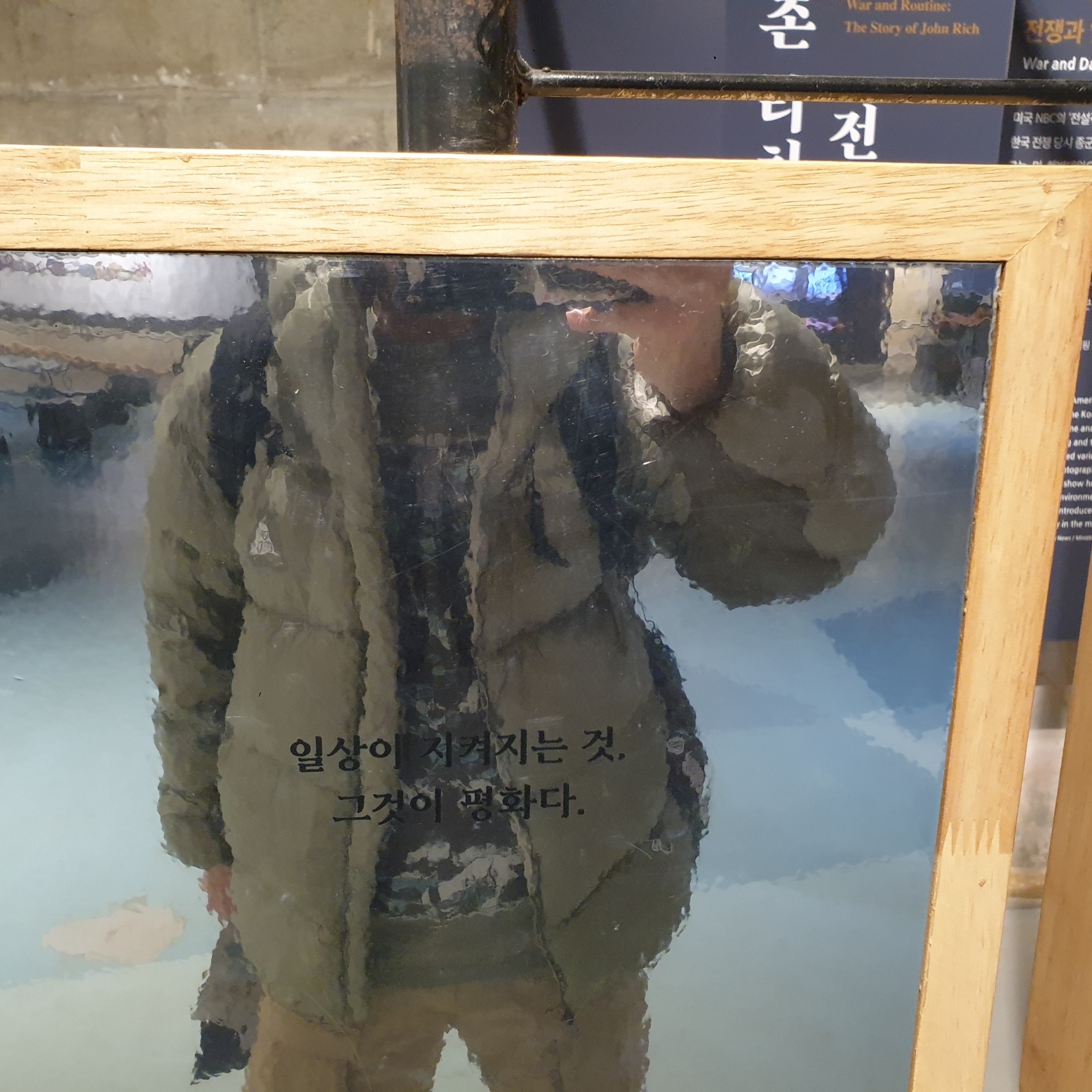 Nike ACG Smith Summit Pants Khaki - Asia, Nike NRG ACG Cave Long Sleeve T-Shirt Light Army - Asia 착용 스타일 - 2