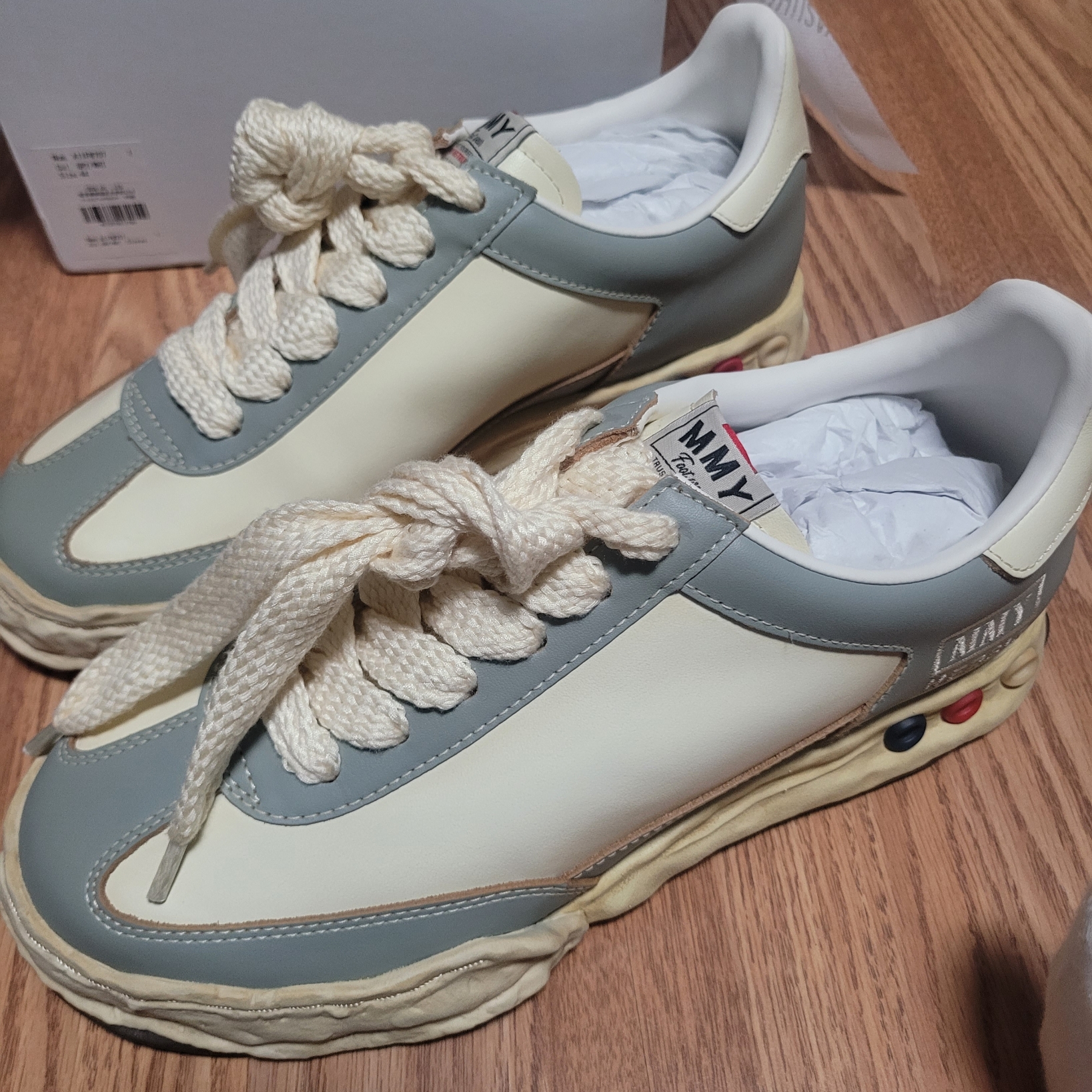 Maison Mihara Yasuhiro Herbie OG Sole VC Leather Low-top Sneakers White Grey 착용 스타일