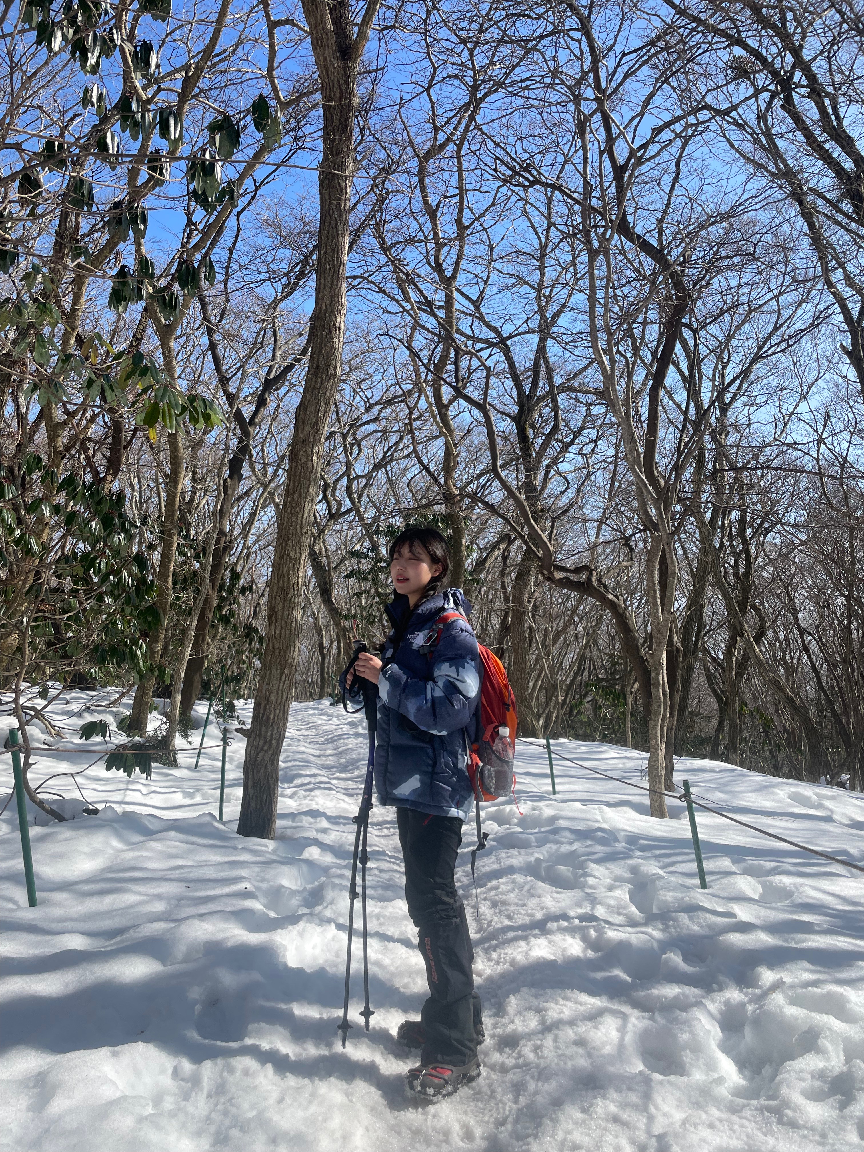 Supreme x The North Face Bleached Denim Print Nuptse Jacket Indigo - 21FW 착용 스타일 - 2
