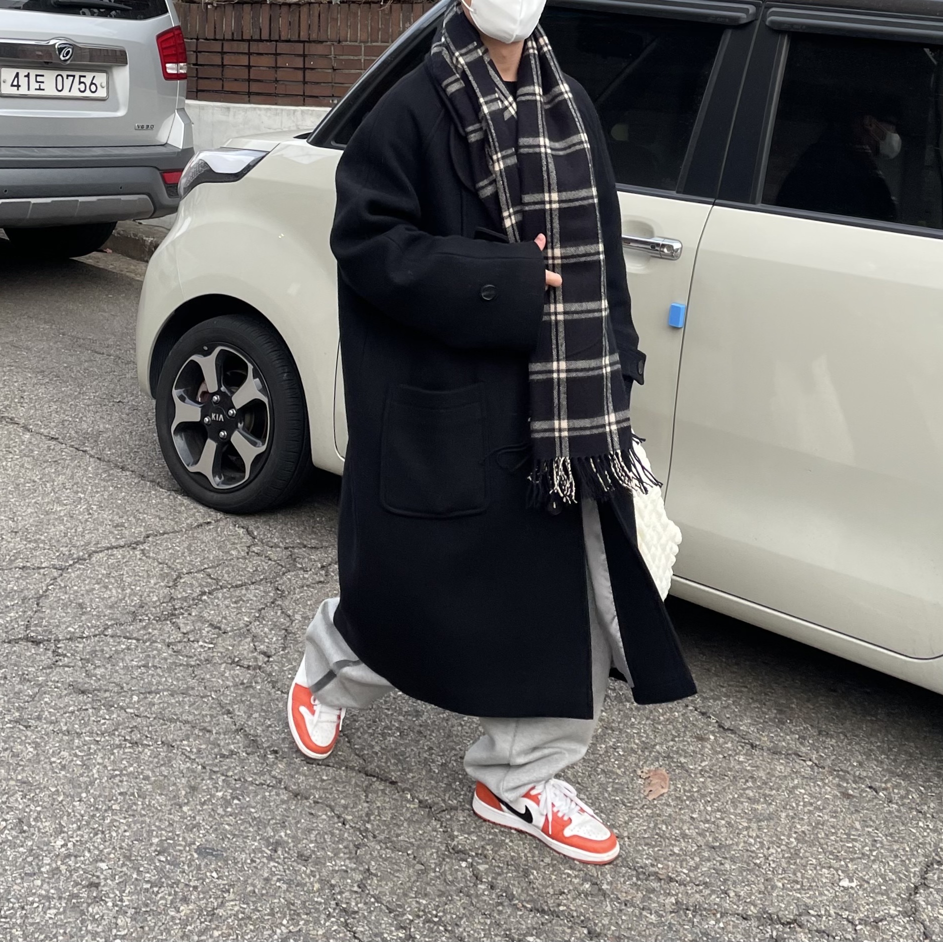 Undermycar Legion.02 Balmacaan Oversized Wool Coat Black, Jordan 1 Low OG Starfish 착용 스타일 - 1