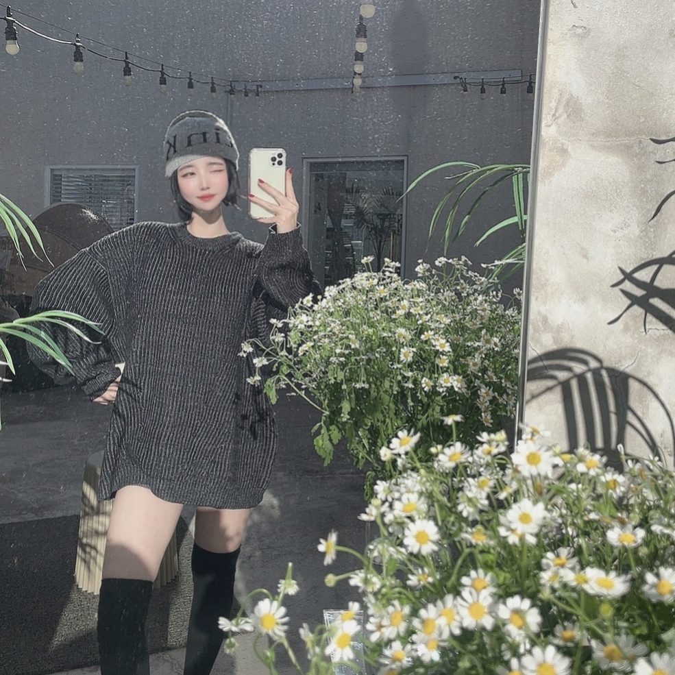 Matin Kim Logo Jacquard Short Beanie Grey, Cardinal Red Hawoo-A Bag Silver 착용 스타일 - 1