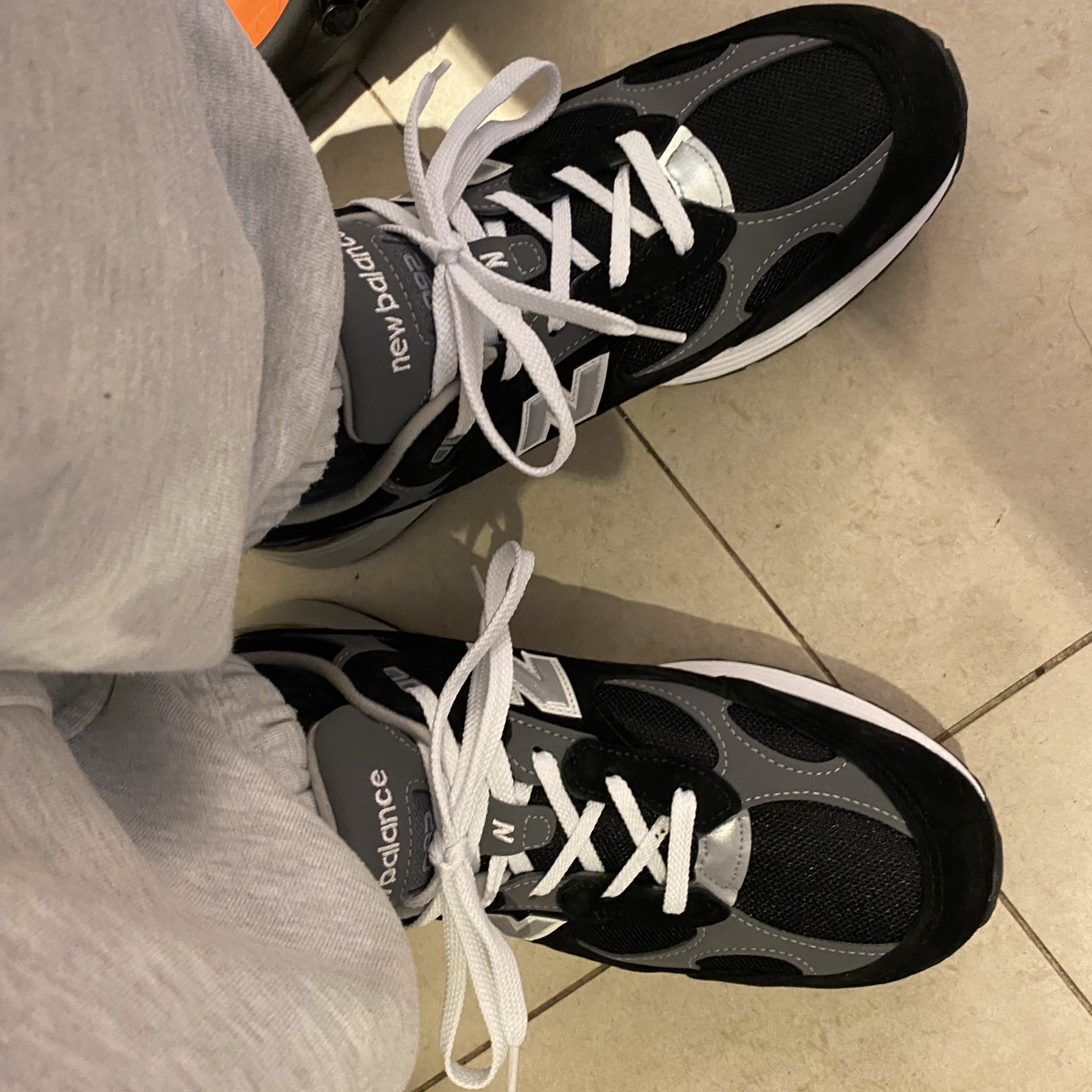 New Balance 992 Made in USA Black Grey 착용 스타일