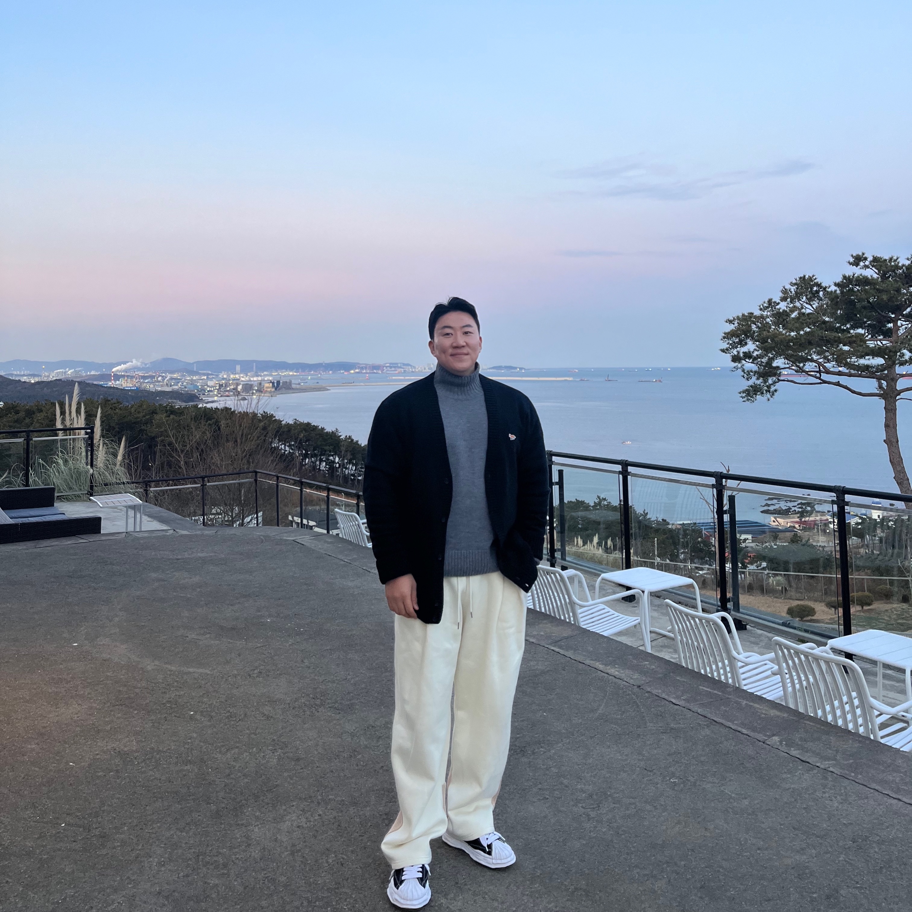 Maison Mihara Yasuhiro Blakey OG Sole Canvas Low-top Sneakers Black White, Maison Kitsune Baby Fox Patch Cosy Cardigan Black 착용 스타일 - 1