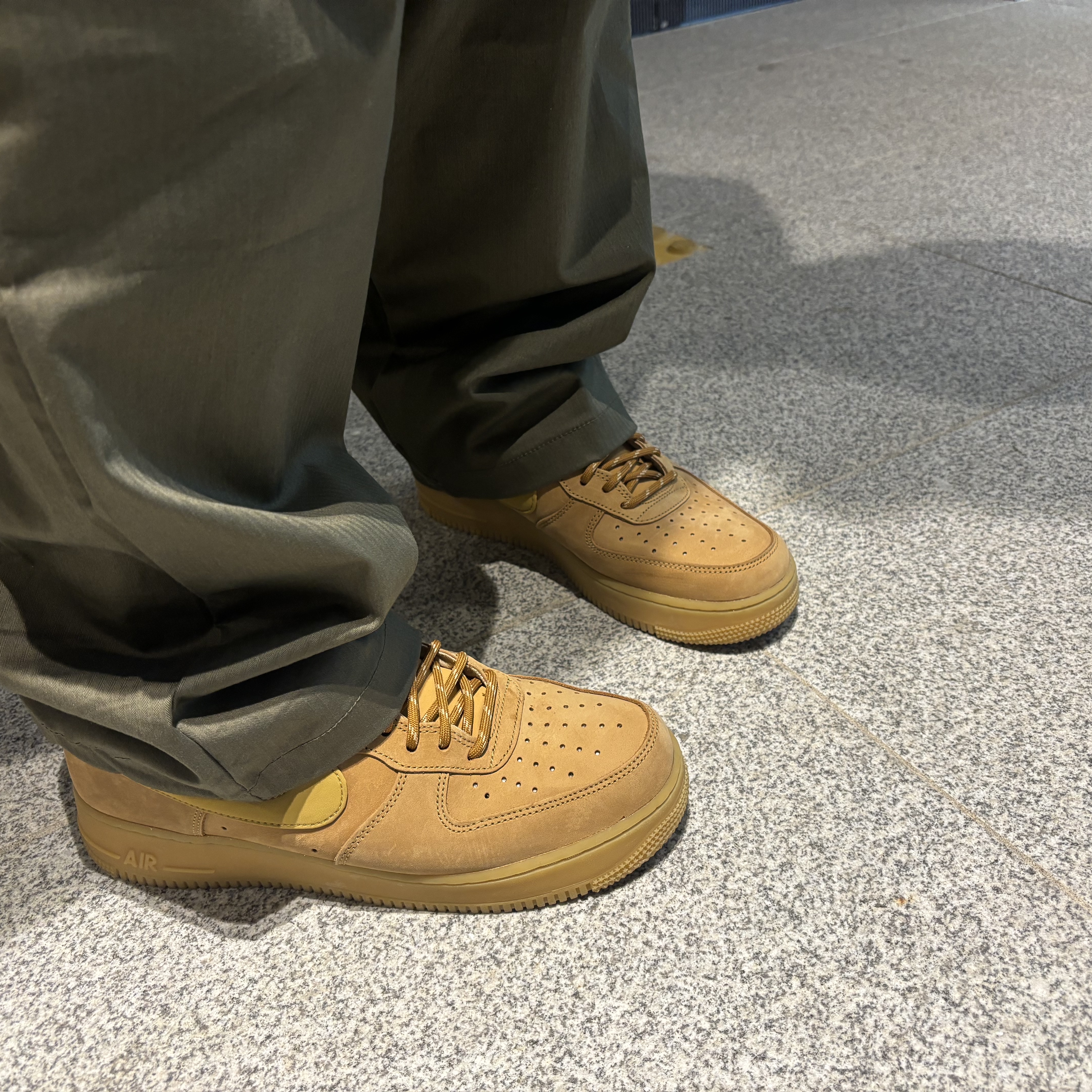 Nike Air Force 1 '07 WB Flax 착용 스타일 - 1