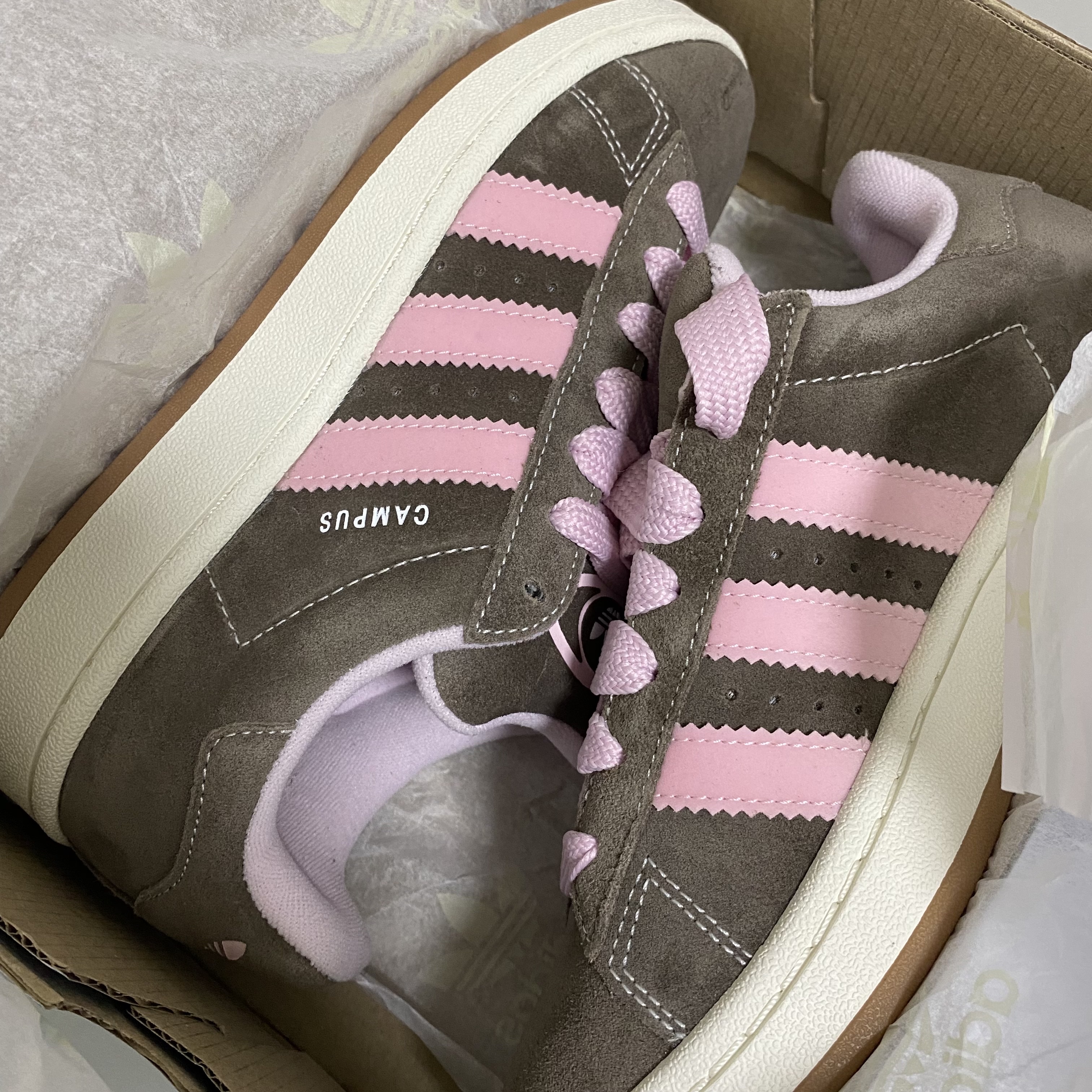 Adidas Campus 00s Dust Cargo Clear Pink 착용 스타일 - 2