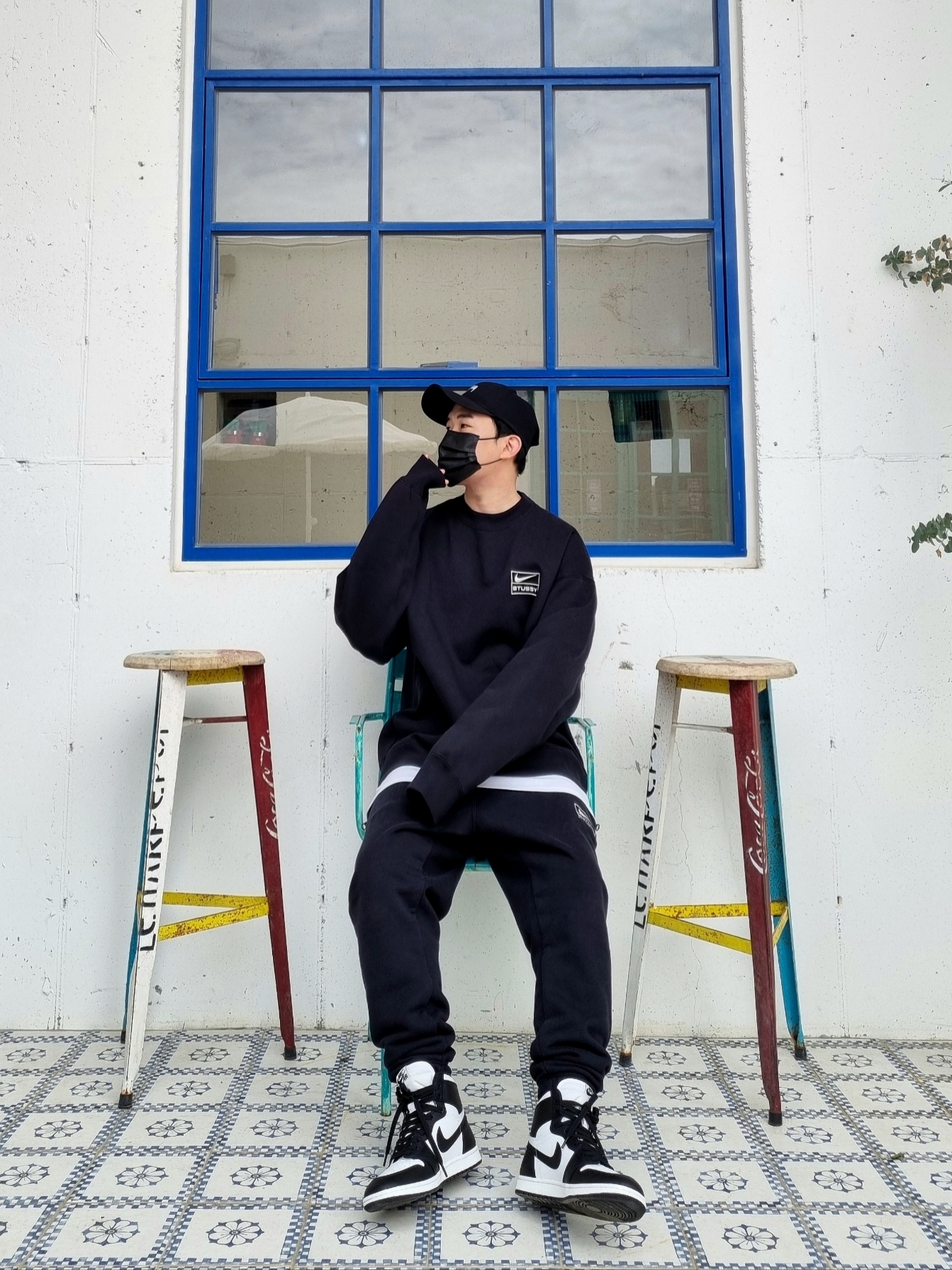 Nike x Stussy NRG Washed Fleece Crewneck Black (DO5310-010), Nike x Stussy Washed Fleece Pants Black (FN5235-010) 착용 스타일