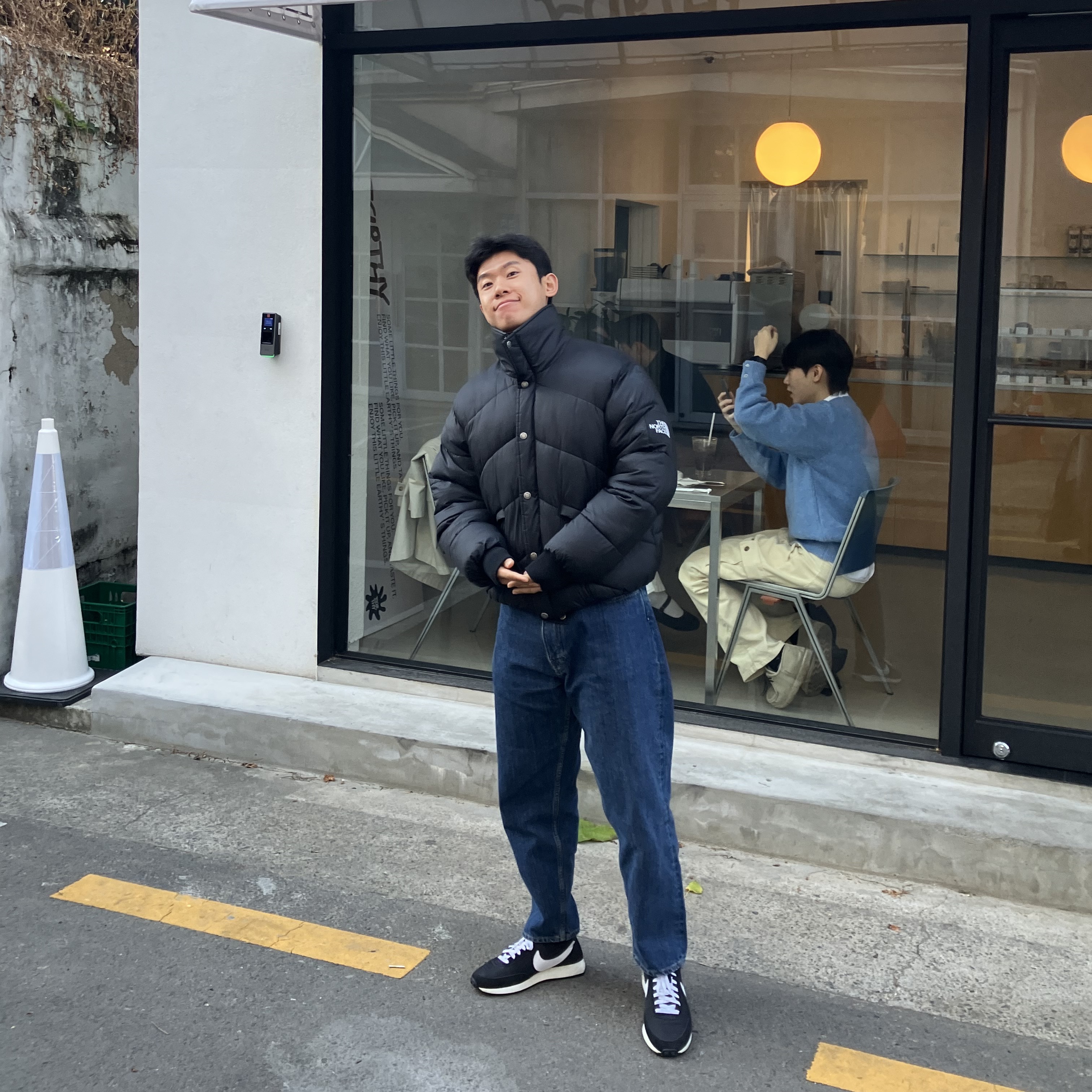 나이키 에어 테일윈드 79 블랙 화이트 착용 스타일
