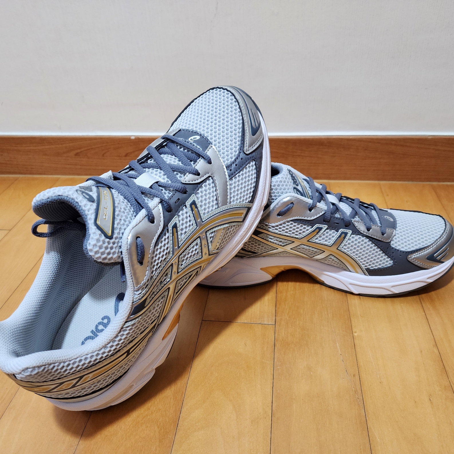 Asics Gel-1130 Polar Shade Pure Silver 착용 스타일