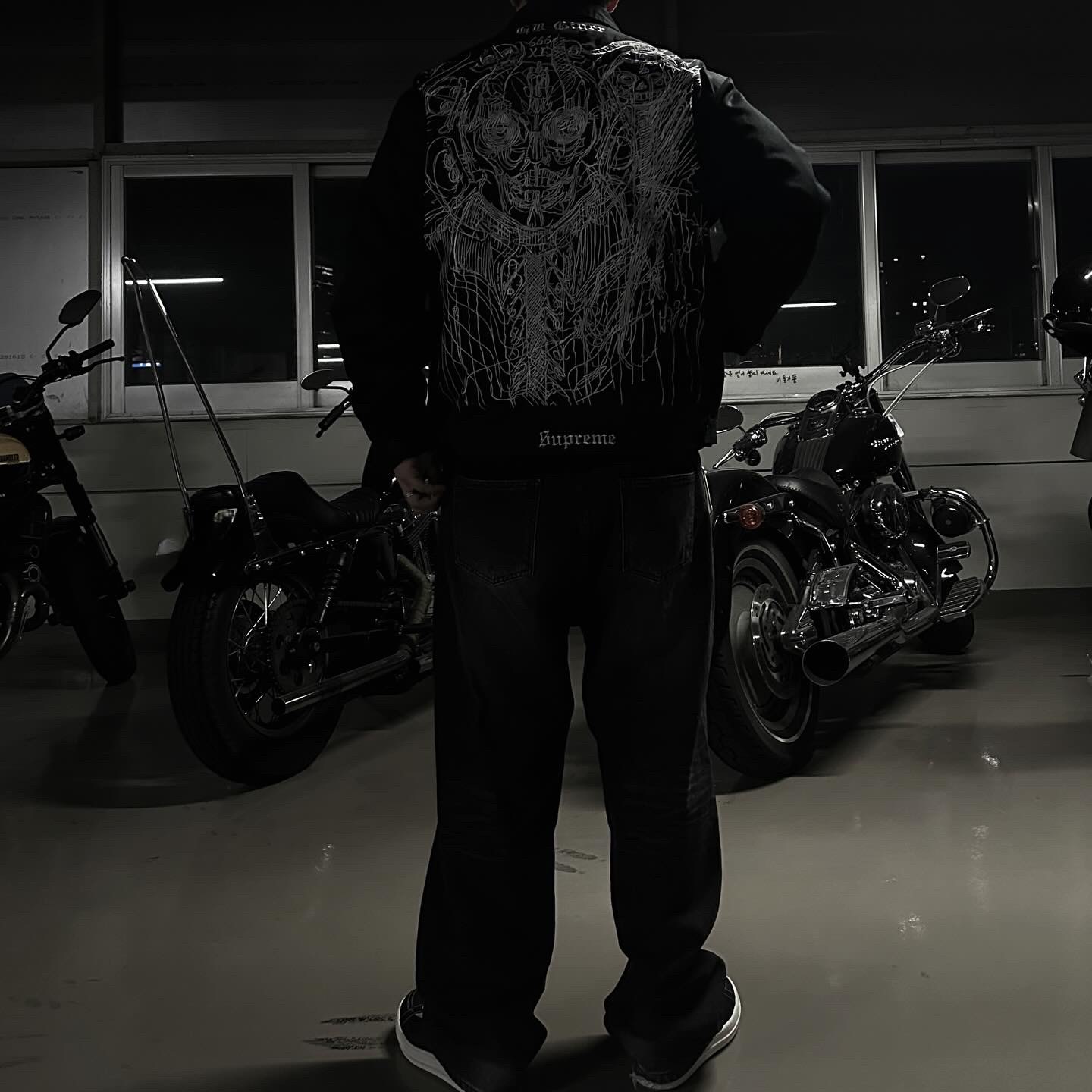 Supreme H.R. Giger Embroidered Work Jacket Black - 23FW 착용 스타일 - 2