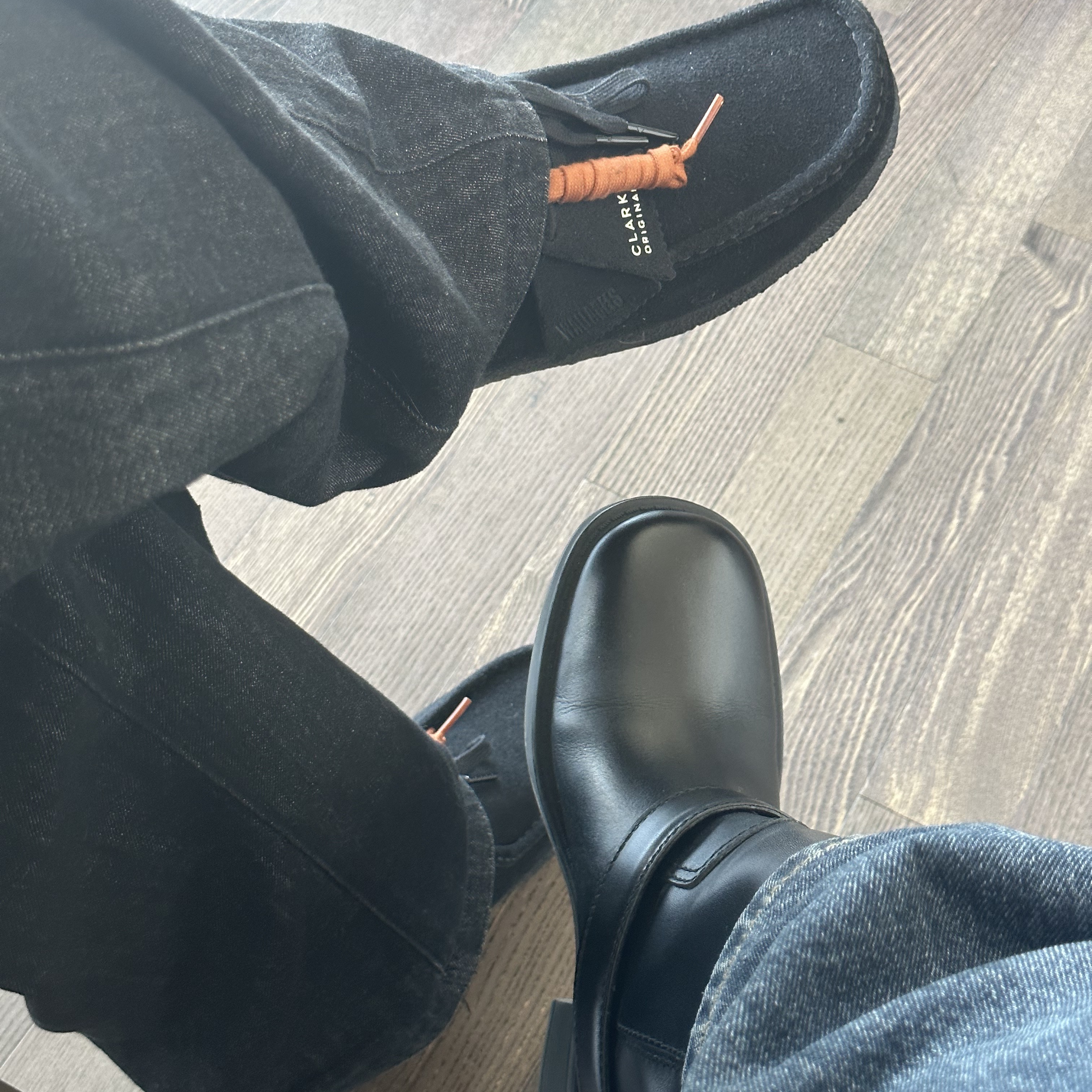 Clarks Wallabee Black Suede 착용 스타일