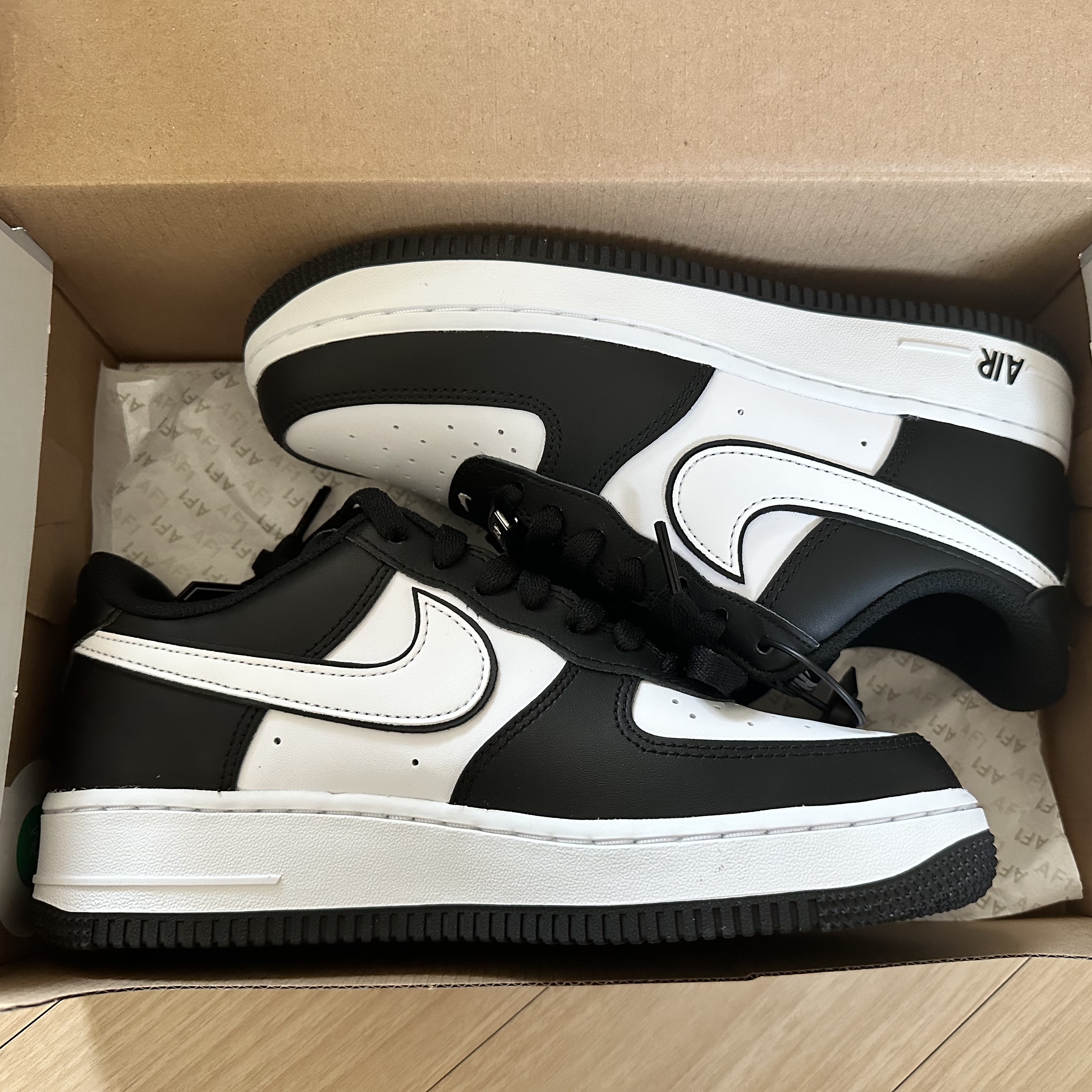 Nike Air Force 1 '07 Black White 착용 스타일 - 2