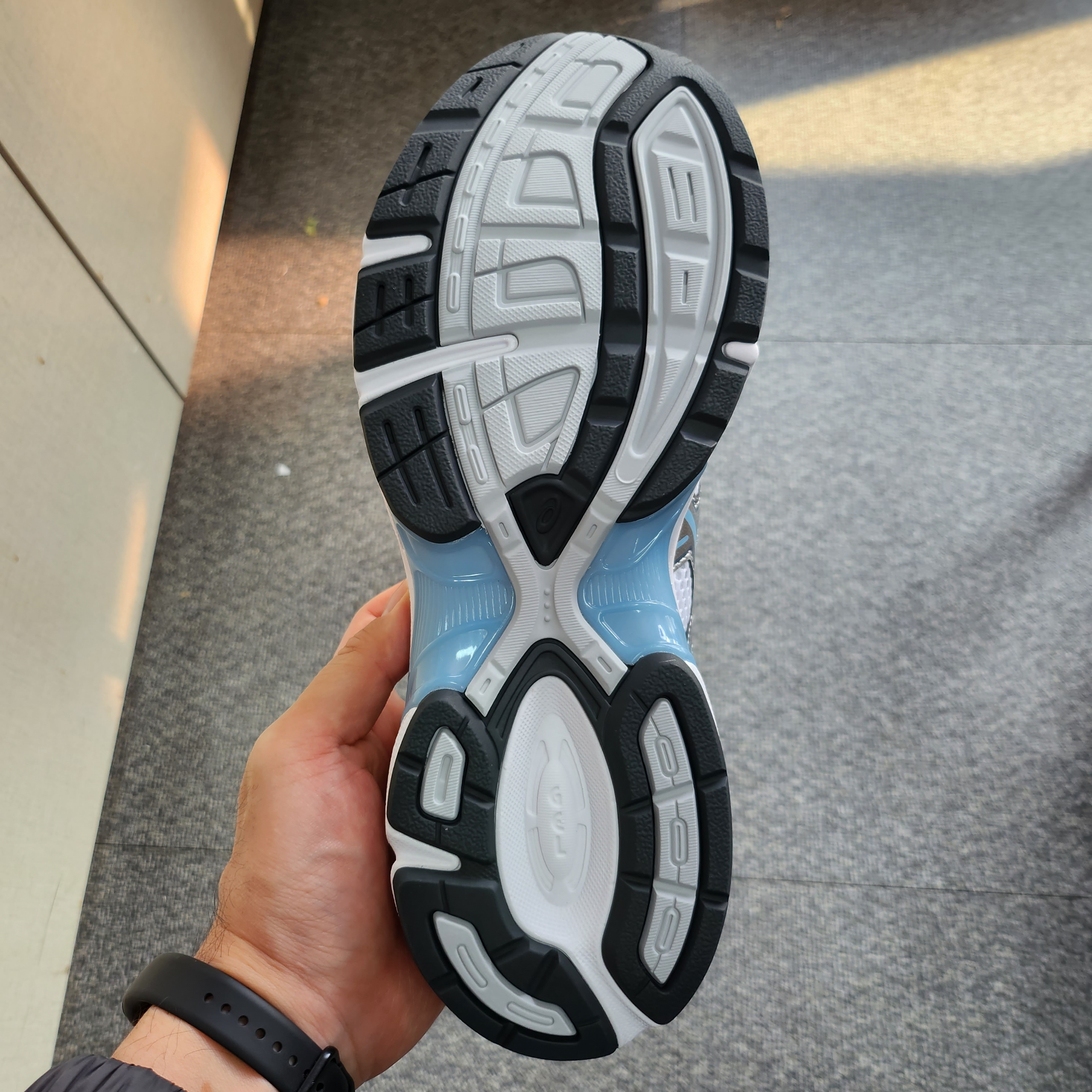 Asics Gel-1130 White Shark Skin 착용 스타일 - 2