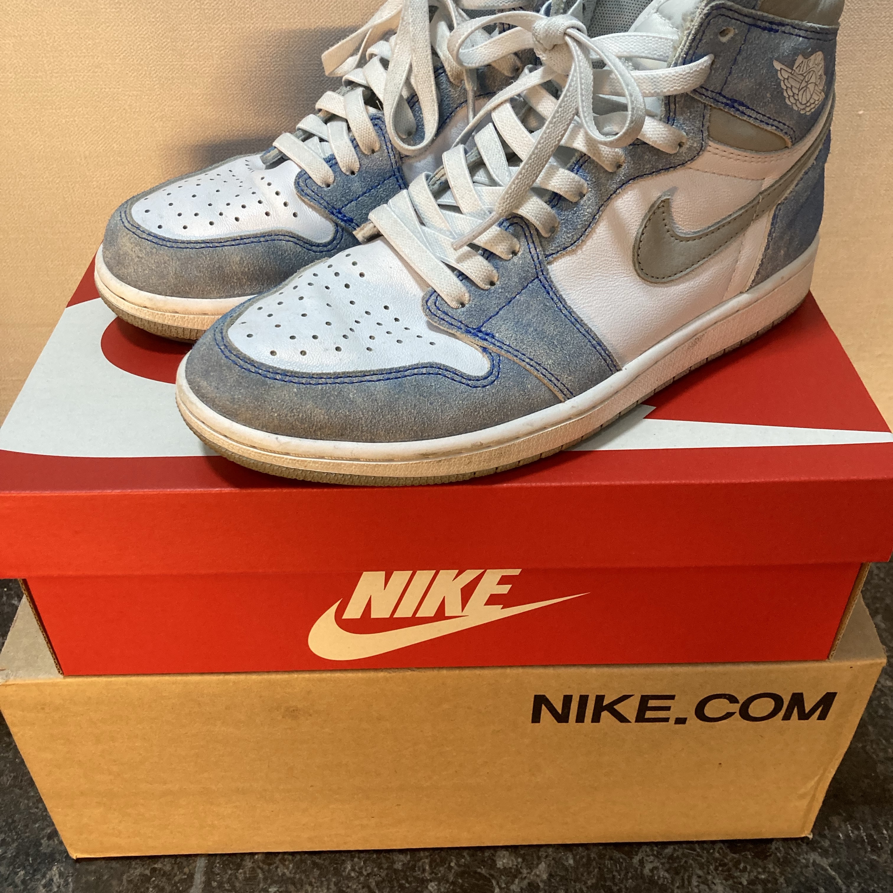 Jordan 1 Retro High OG Hyper Royal 착용 스타일 - 2