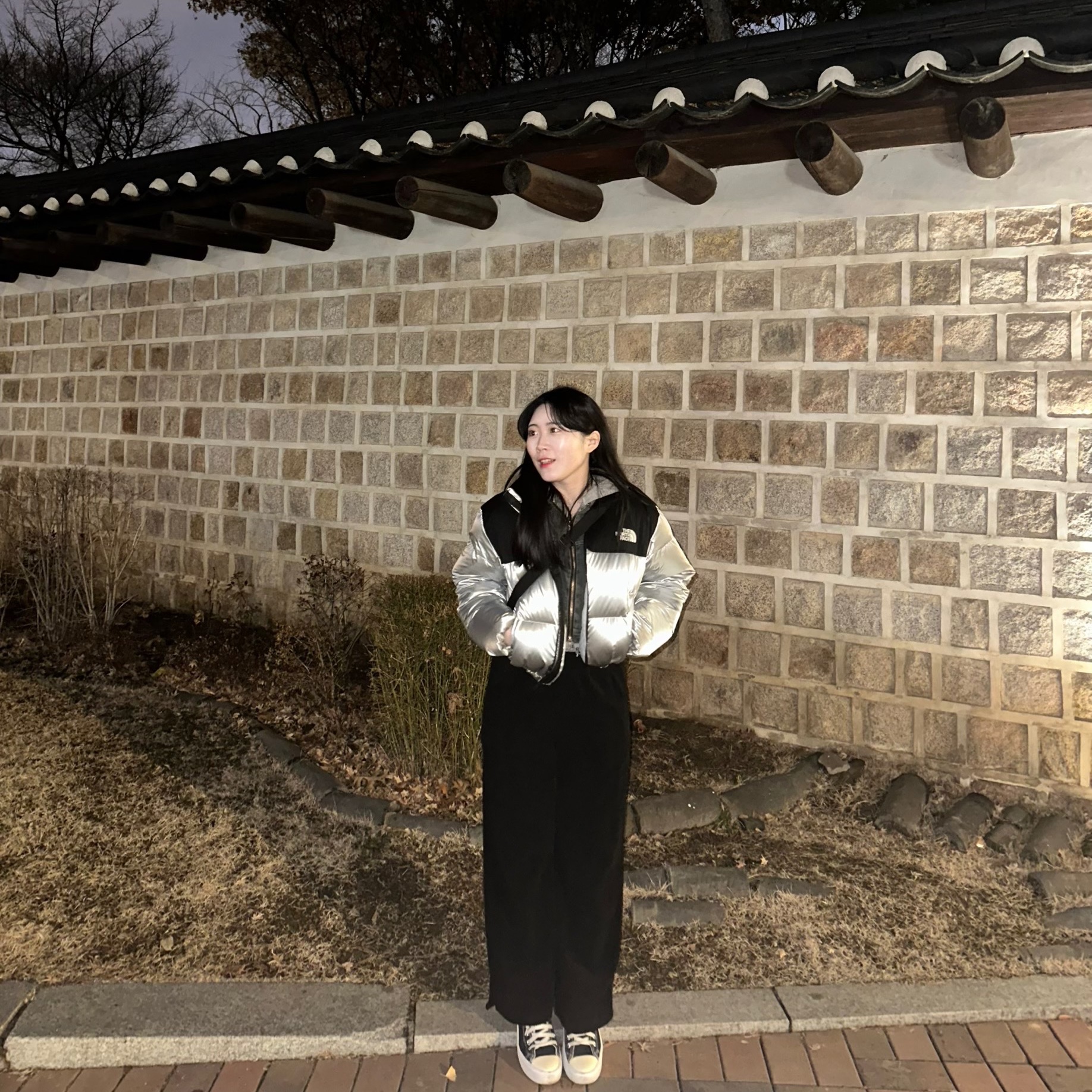 (W) The North Face White Label Novelty Nuptse Down Jacket SE Silver, Converse Chuck Taylor All Star Move High Leather Black 착용 스타일 - 2