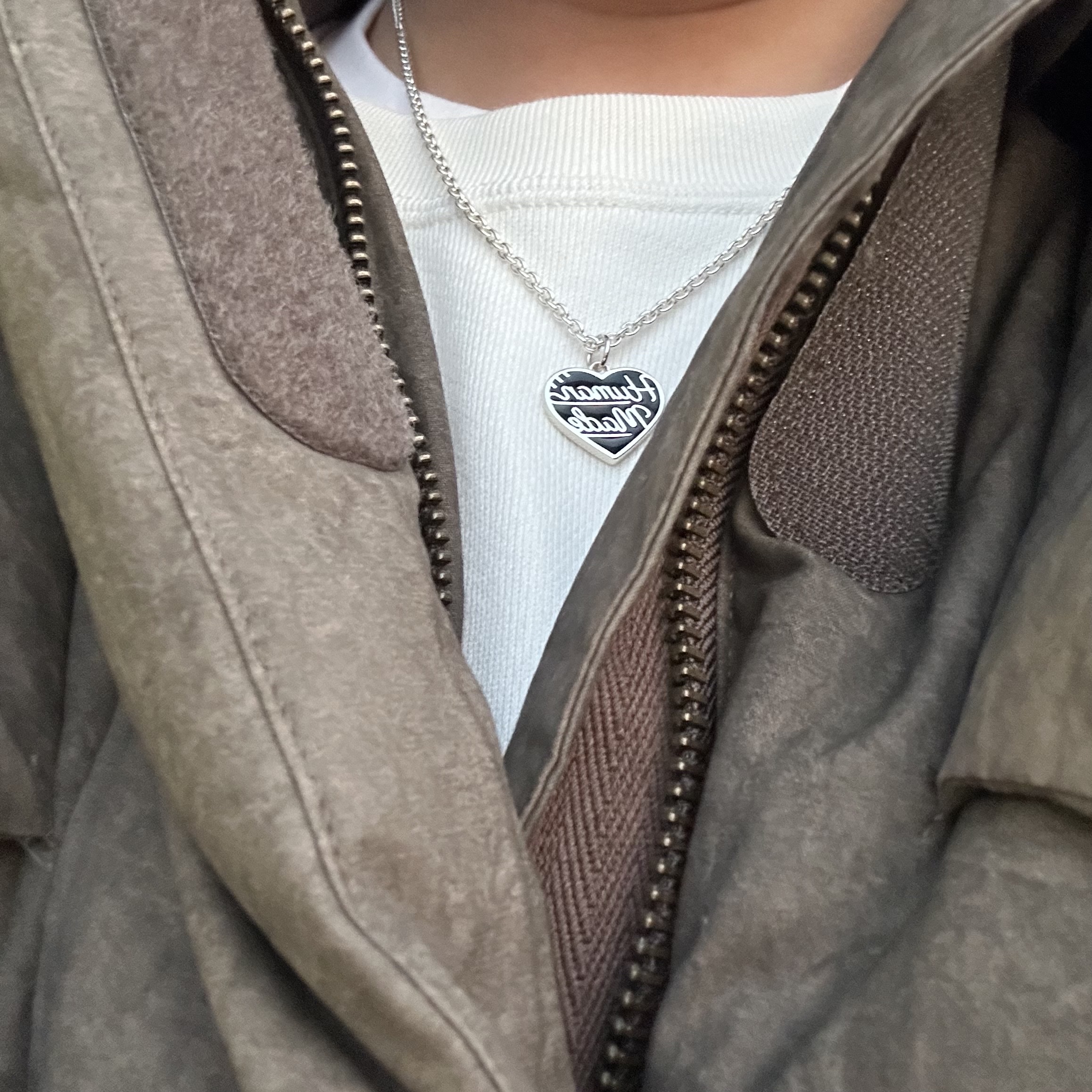 Human Made Heart Silver Necklace Black 착용 스타일