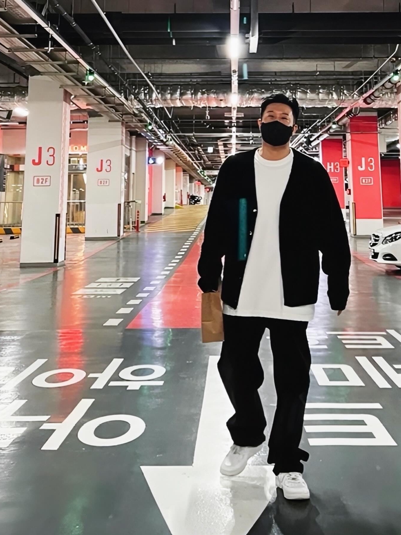 Stussy Shaggy Cardigan Black, Nike x Supreme Air Force 1 Low White 착용 스타일 - 2