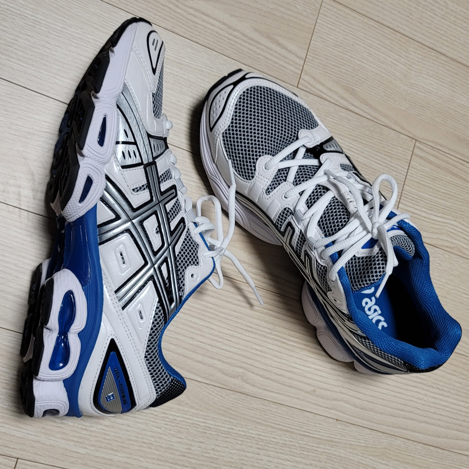 Asics Gel-Nimbus 9 White Lake Drive 착용 스타일