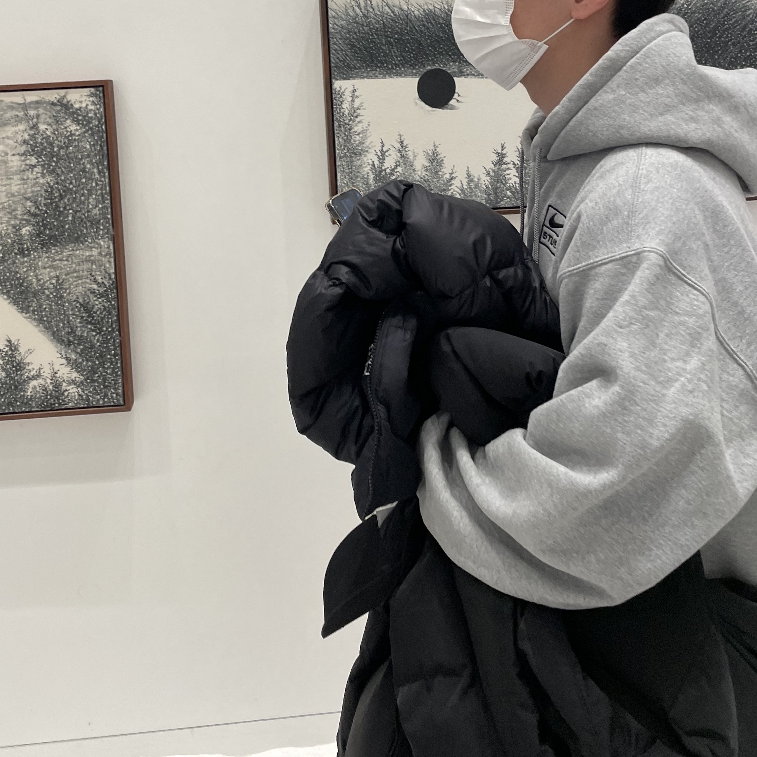 Nike x Stussy NRG RA Pullover Hoodie Dark Grey Heather (DJ9489-063), The North Face 1996 Eco Nuptse Jacket Black 착용 스타일