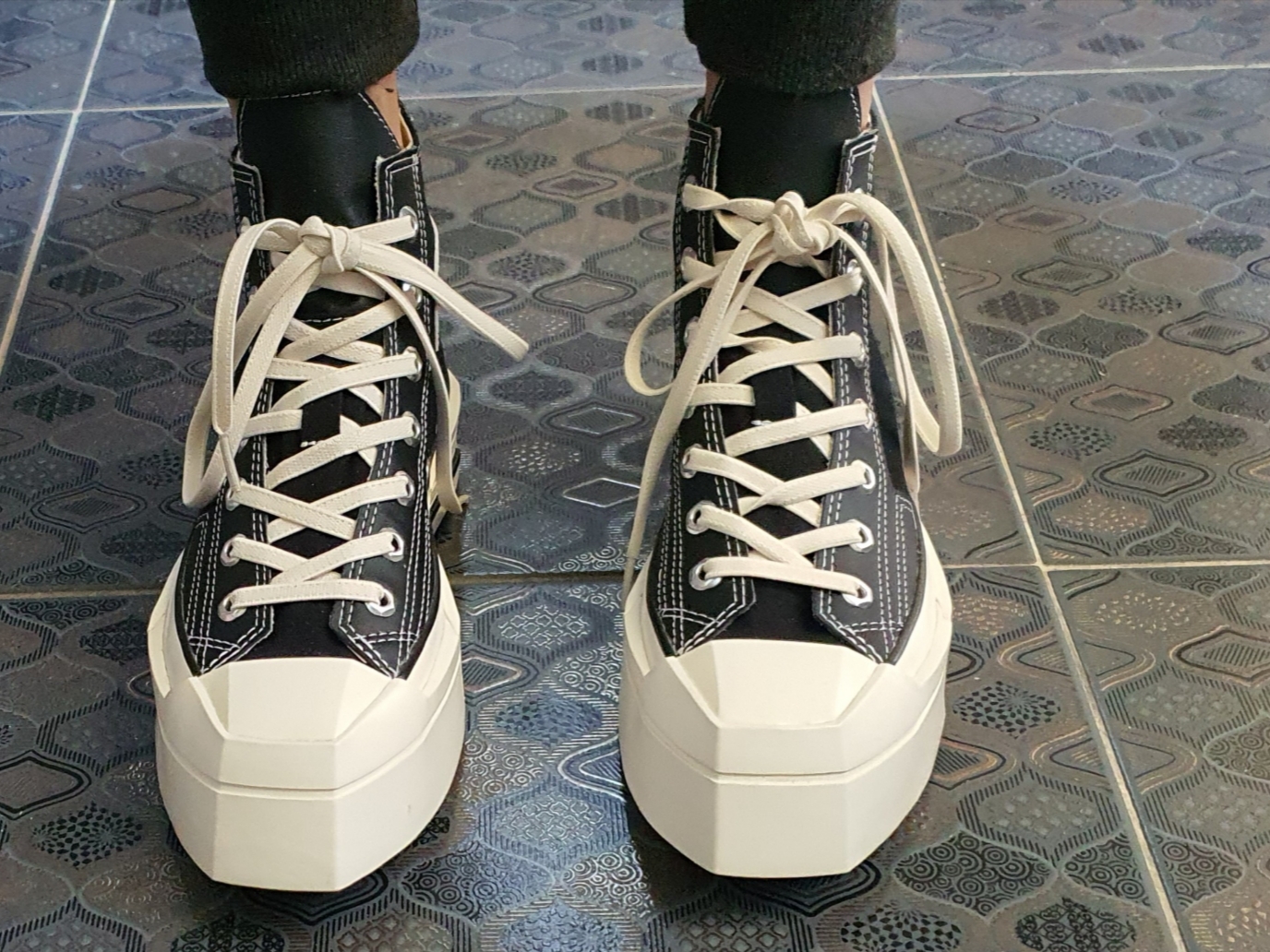 Converse Chuck 70 De Luxe Squared Black, Converse Chuck 70 High Candy Grape 착용 스타일 - 1