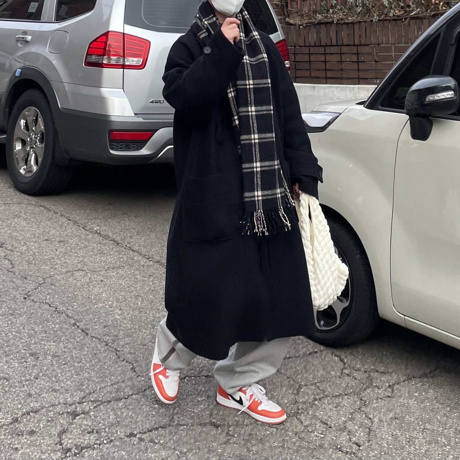 Undermycar Legion.02 Balmacaan Oversized Wool Coat Black, Jordan 1 Low OG Starfish 착용 스타일 - 3