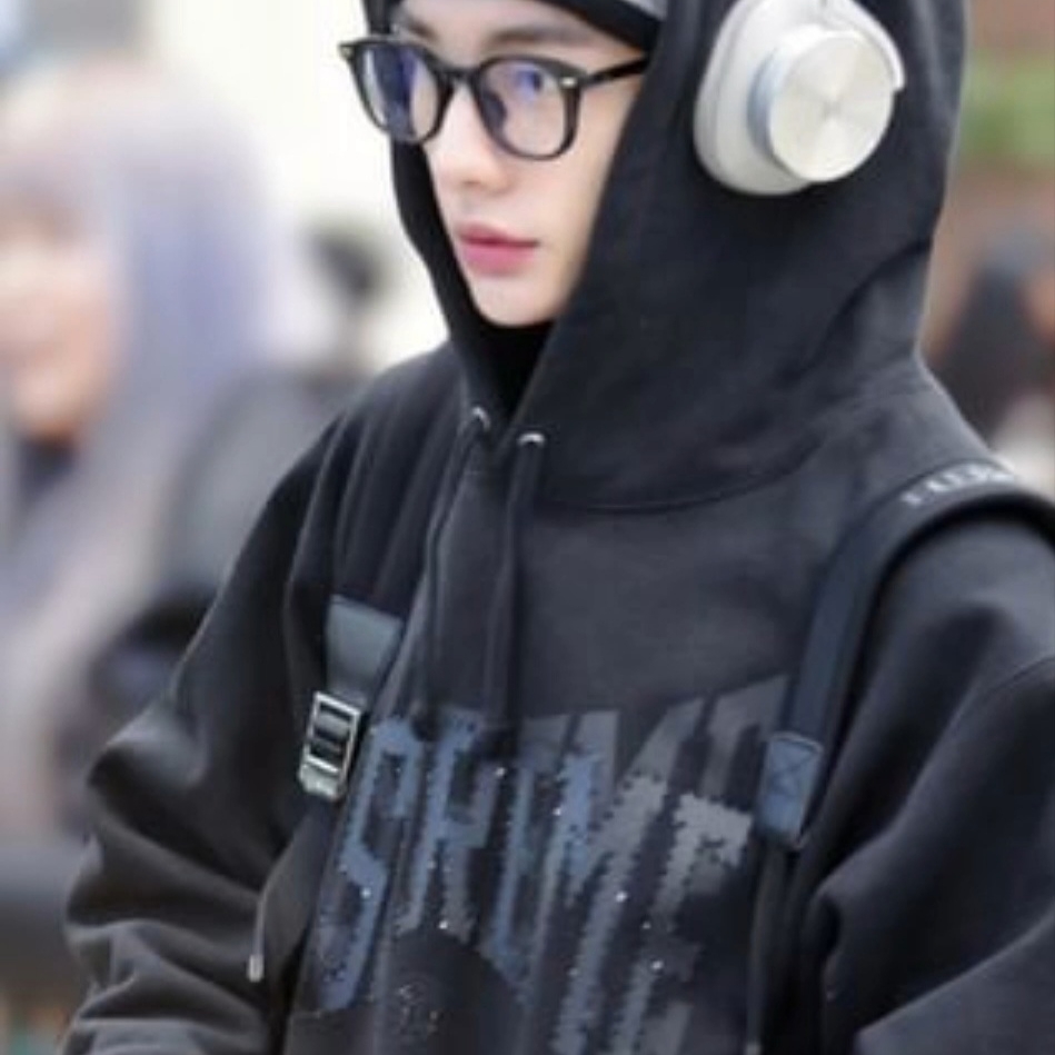 Supreme Rhinestone Shadow Hooded Sweatshirt Black - 22FW 착용 스타일 - 1