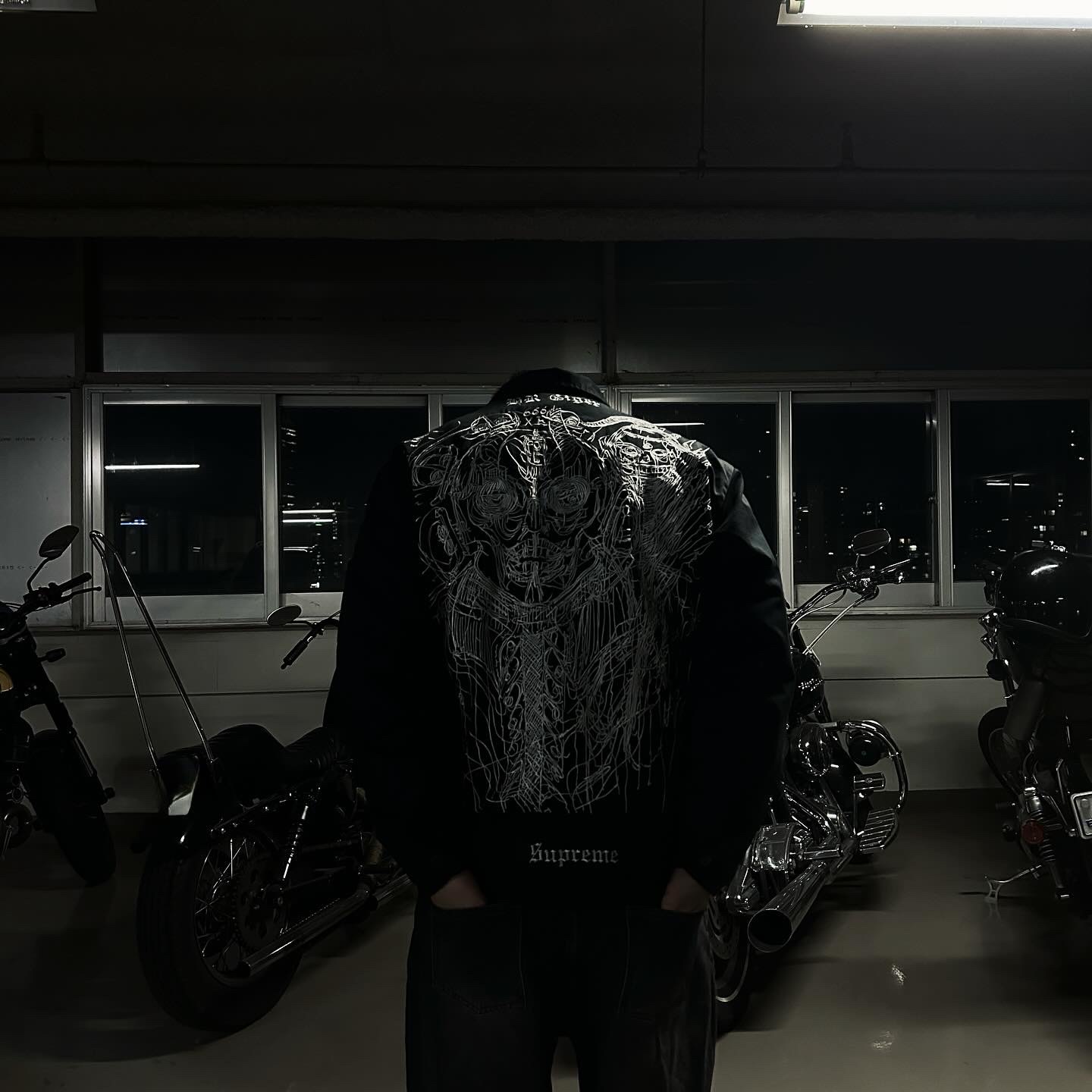 Supreme H.R. Giger Embroidered Work Jacket Black - 23FW 착용 스타일 - 1