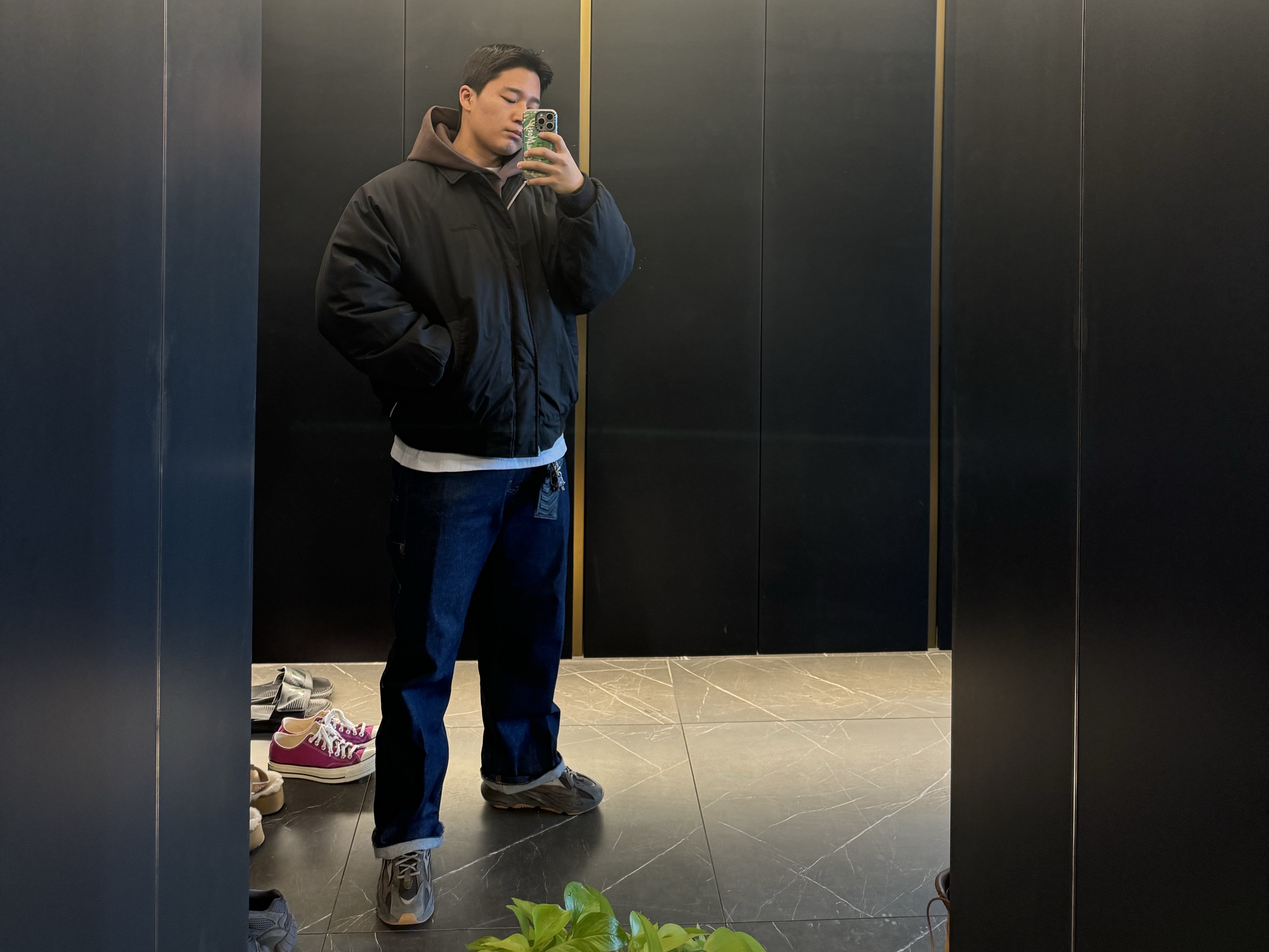 Supreme Peace Embroidered Work Jacket Black - 23FW, Adidas Yeezy Boost 700 V2 Geode 착용 스타일 - 3