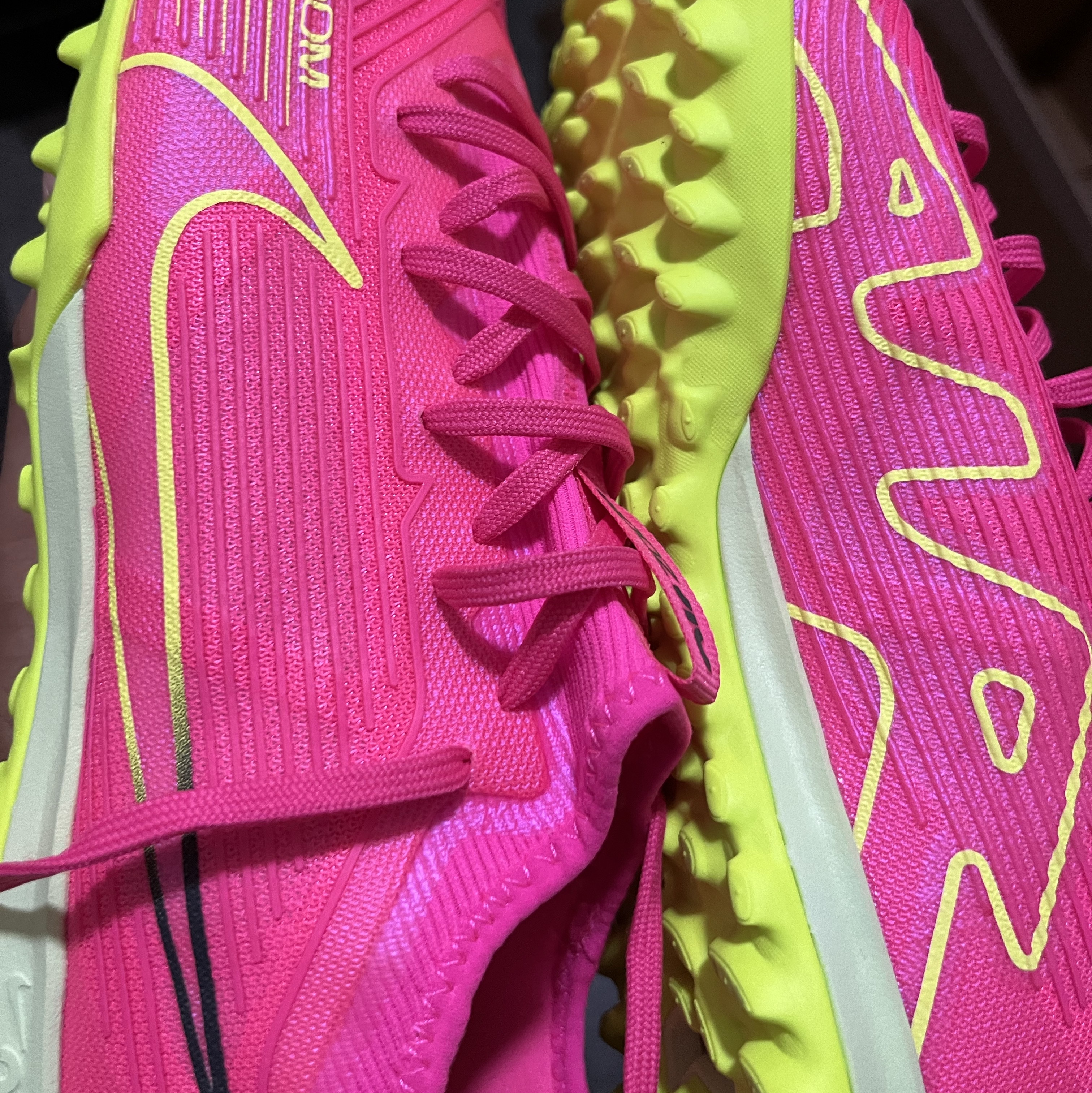 Nike Zoom Mercurial Vapor 15 Pro TF Pink Blast Volt 착용 스타일