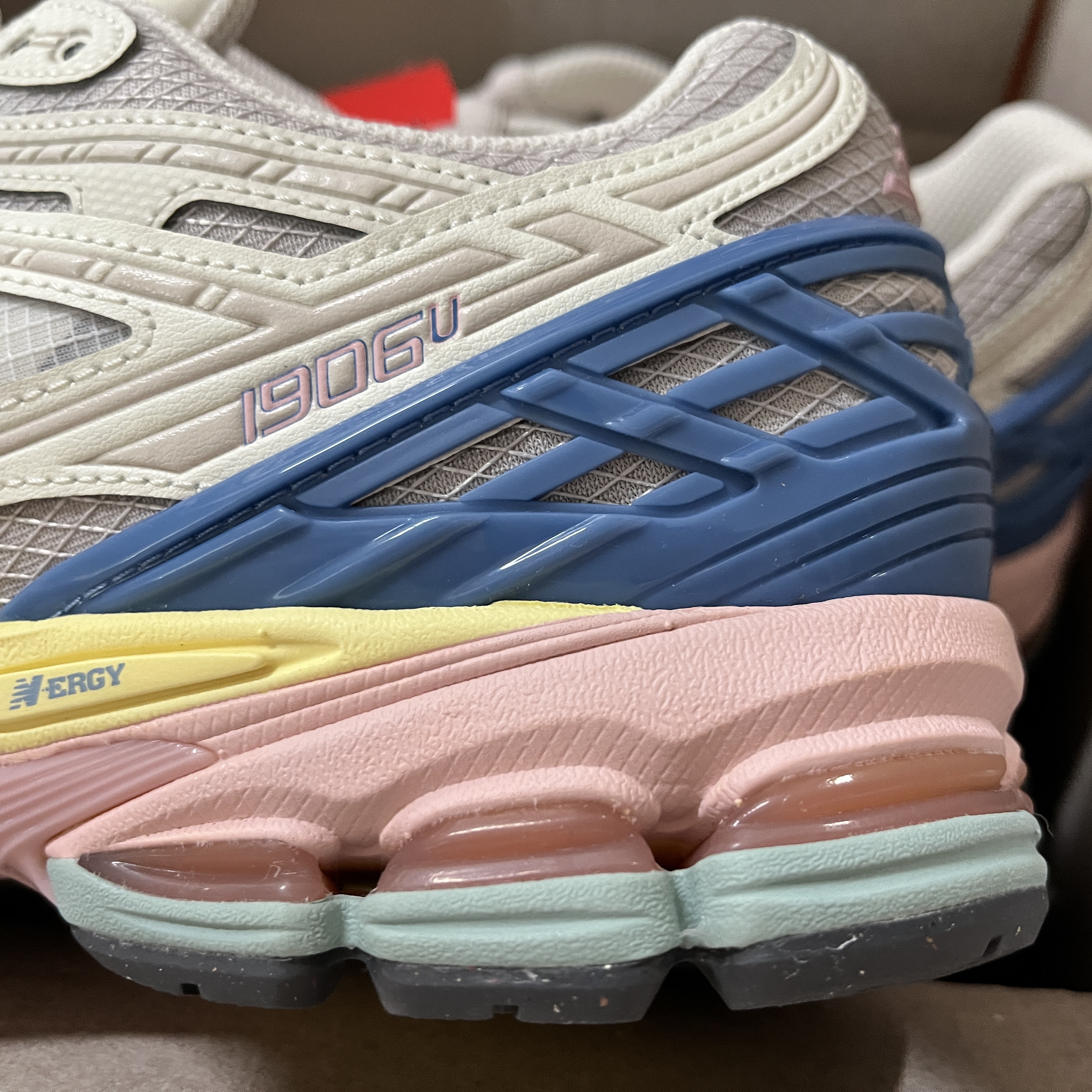New Balance 1906N Angora Blue Laguna 착용 스타일 - 2