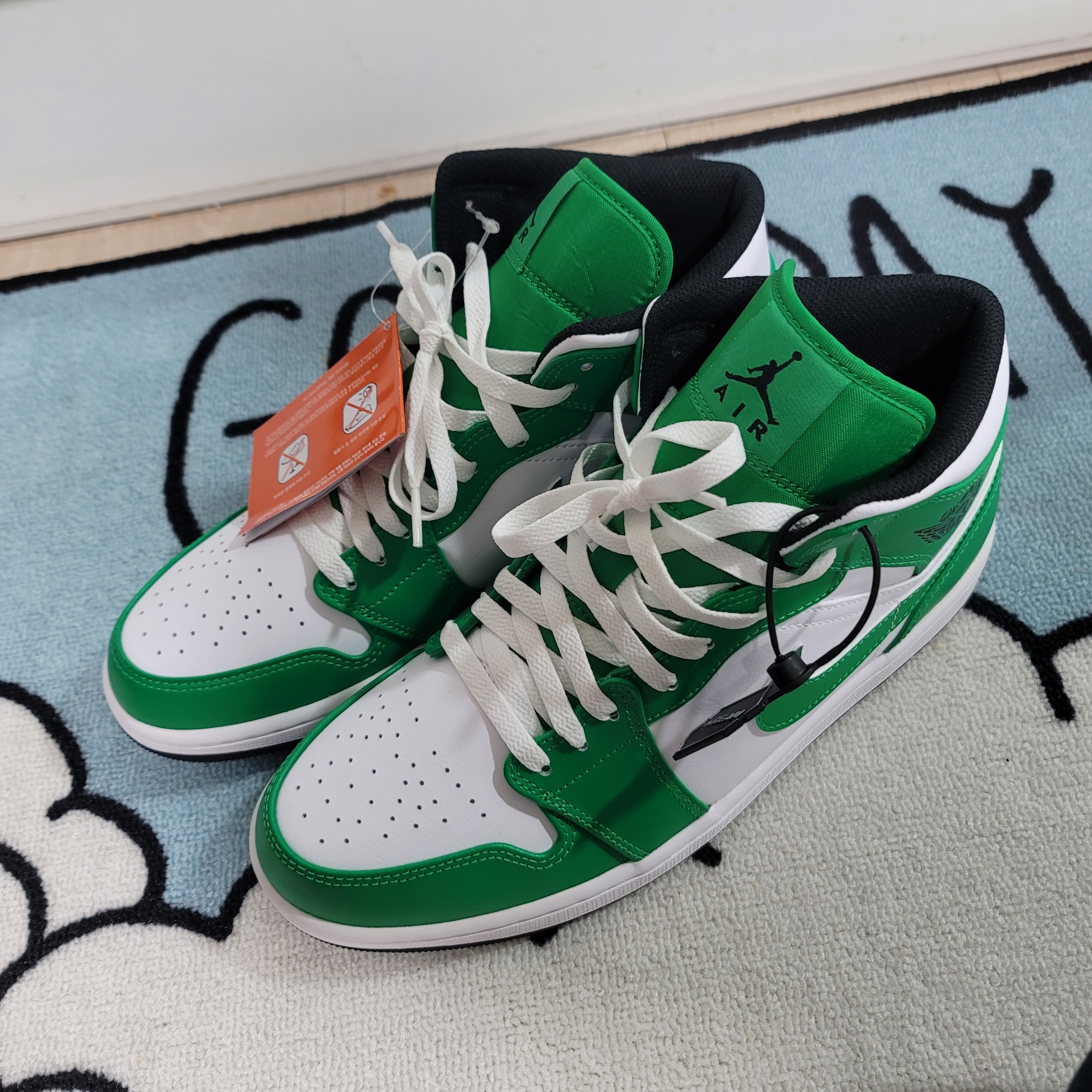 Jordan 1 Mid Lucky Green 착용 스타일 - 7
