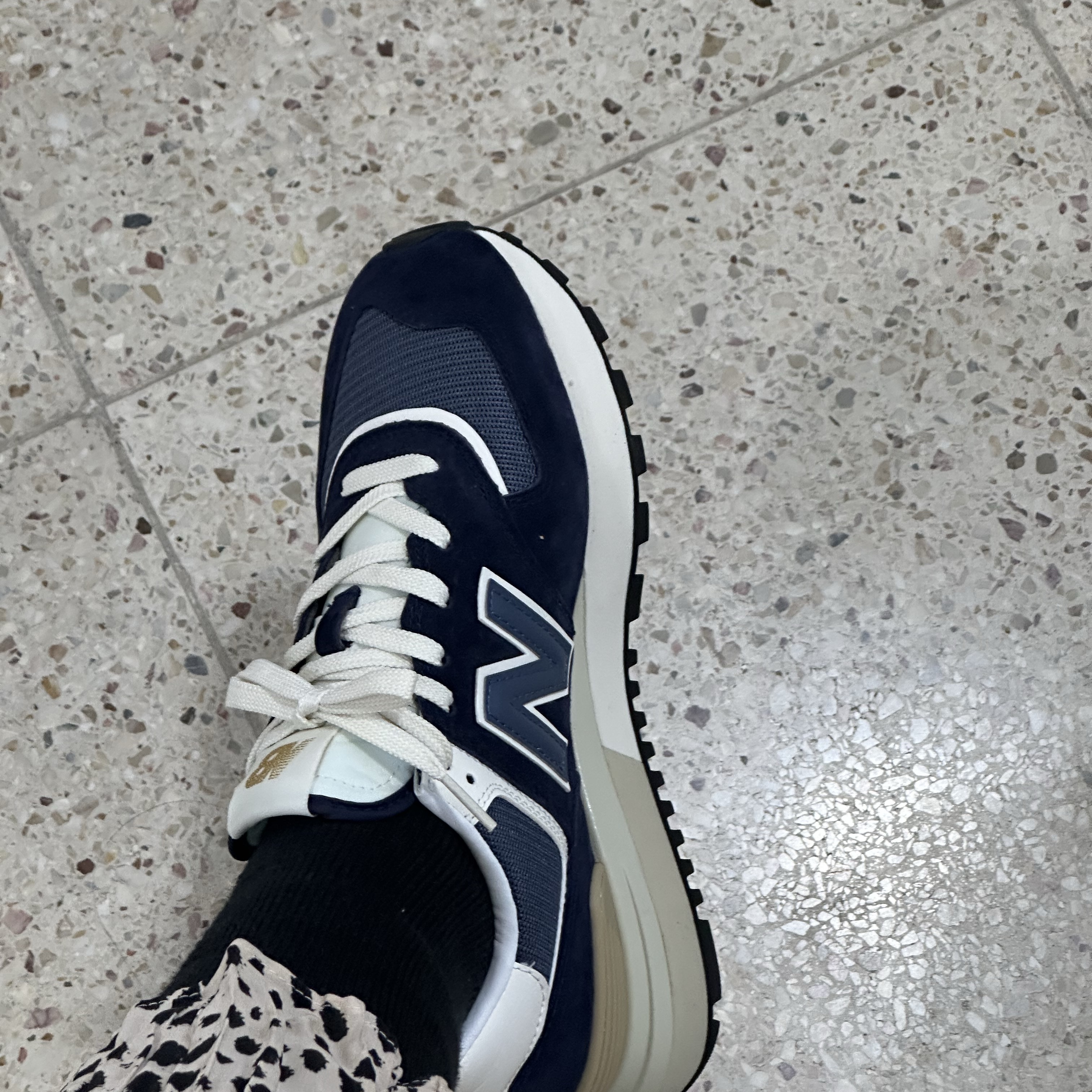 New Balance 574 Legacy Navy 착용 스타일 - 3