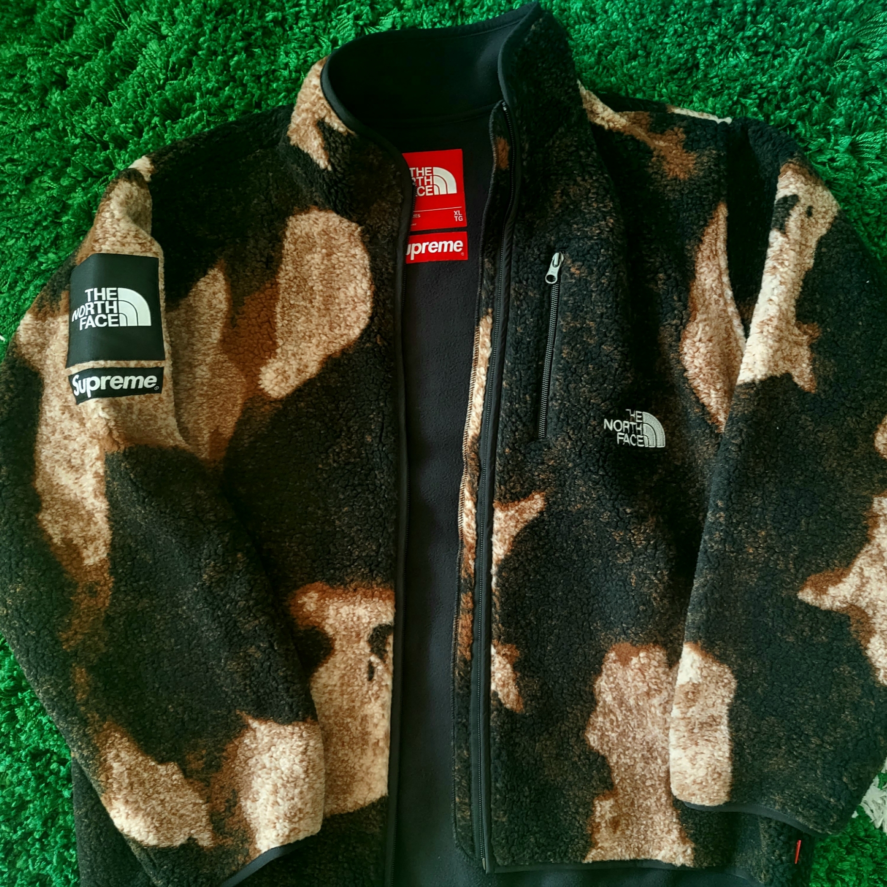 Supreme x The North Face Bleached Denim Print Fleece Jacket Black - 21FW 착용 스타일
