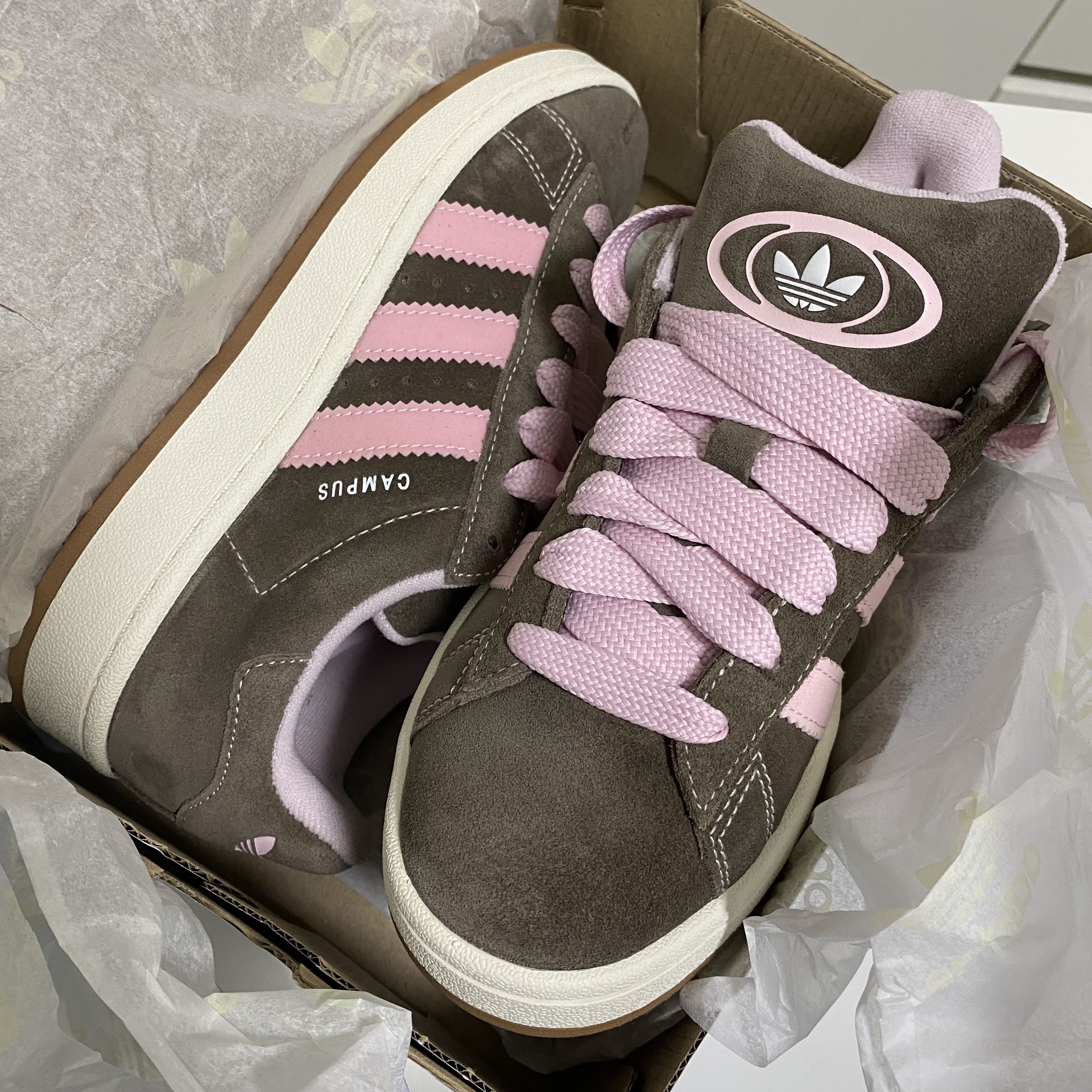 Adidas Campus 00s Dust Cargo Clear Pink 착용 스타일 - 1