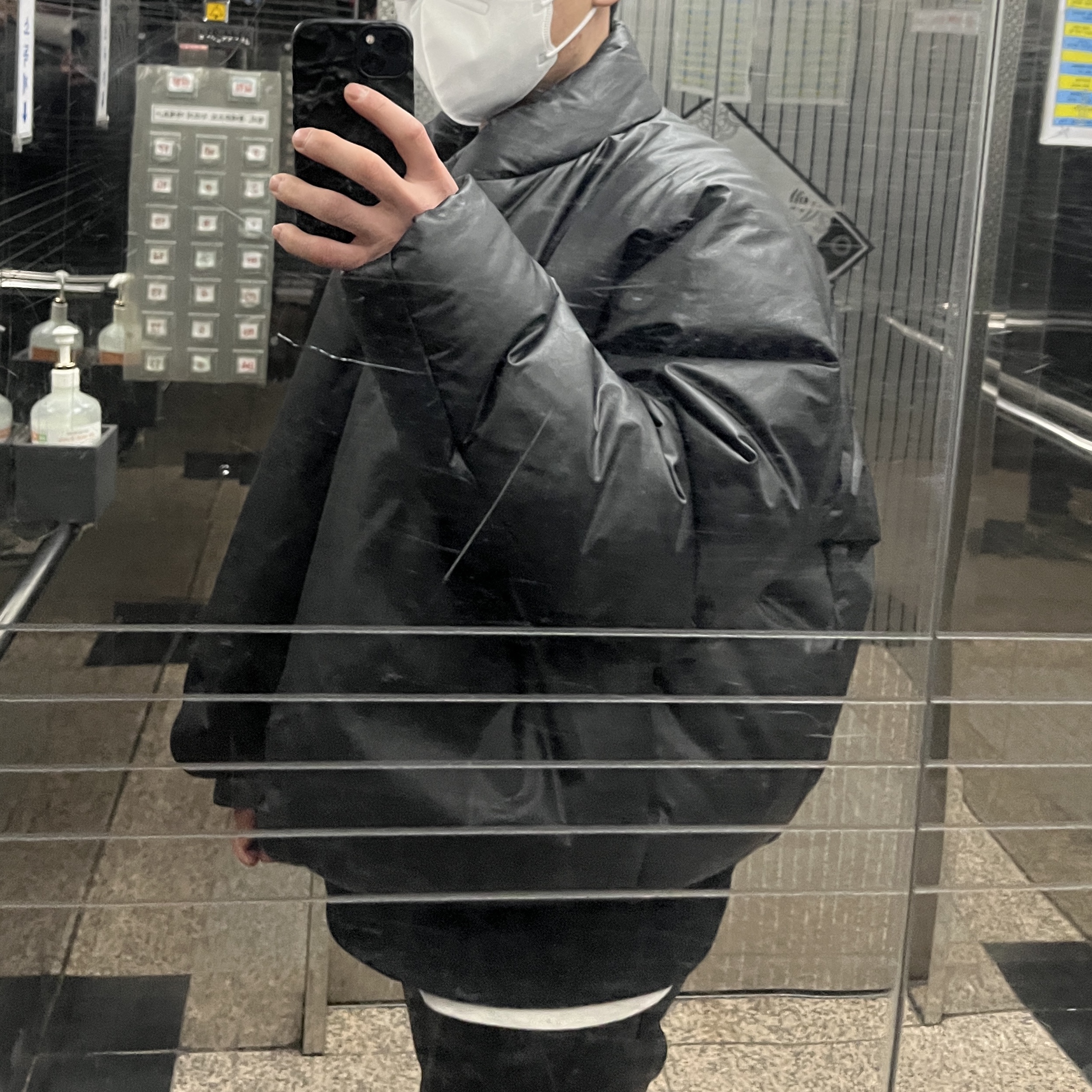 Yeezy Gap Round Jacket Black 착용 스타일 - 1