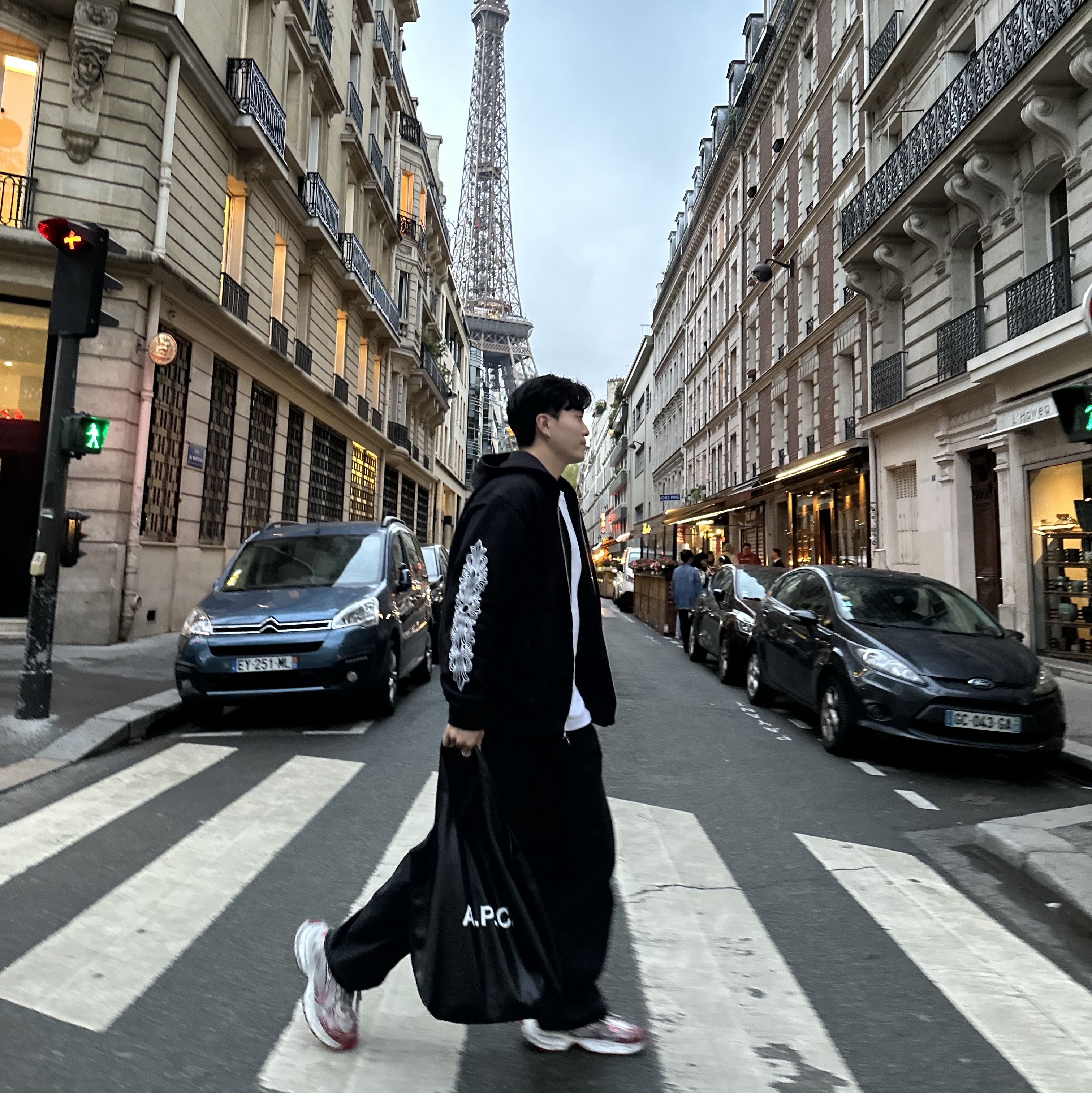 Chrome Hearts Horseshoe Floral Heavyweight Zip-Up Hoodie Black, Balenciaga 3XL Sneakers White Red 착용 스타일 - 1