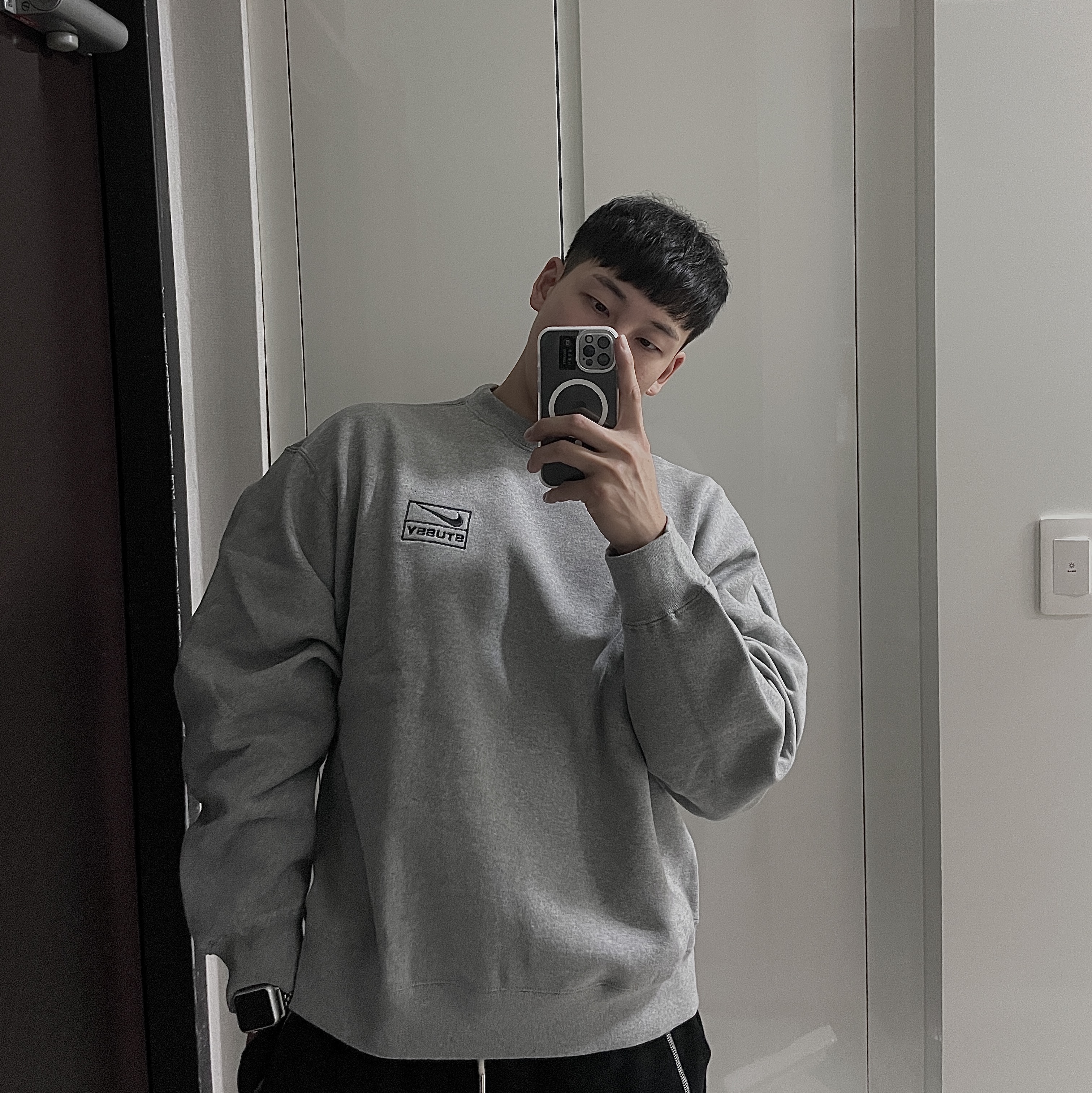 Nike x Stussy NRG Fleece Crewneck Dark Grey Heather (DO9337-063) 착용 스타일