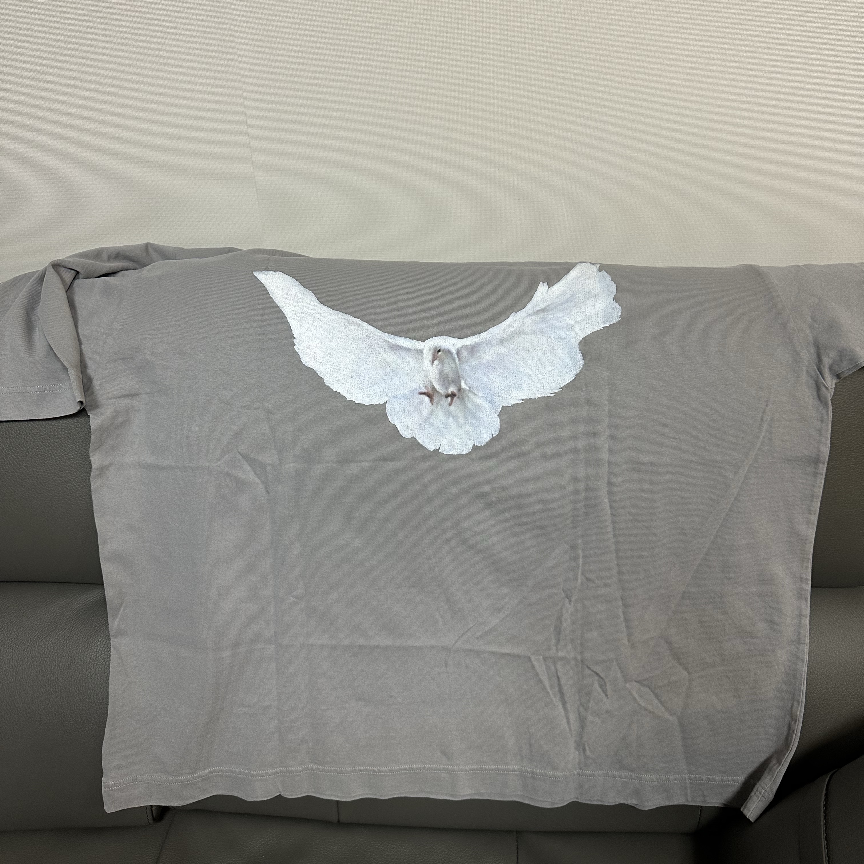 Yeezy Gap Engineered By Balenciaga Dove 3/4 Sleeve T-Shirt Grey 착용 스타일