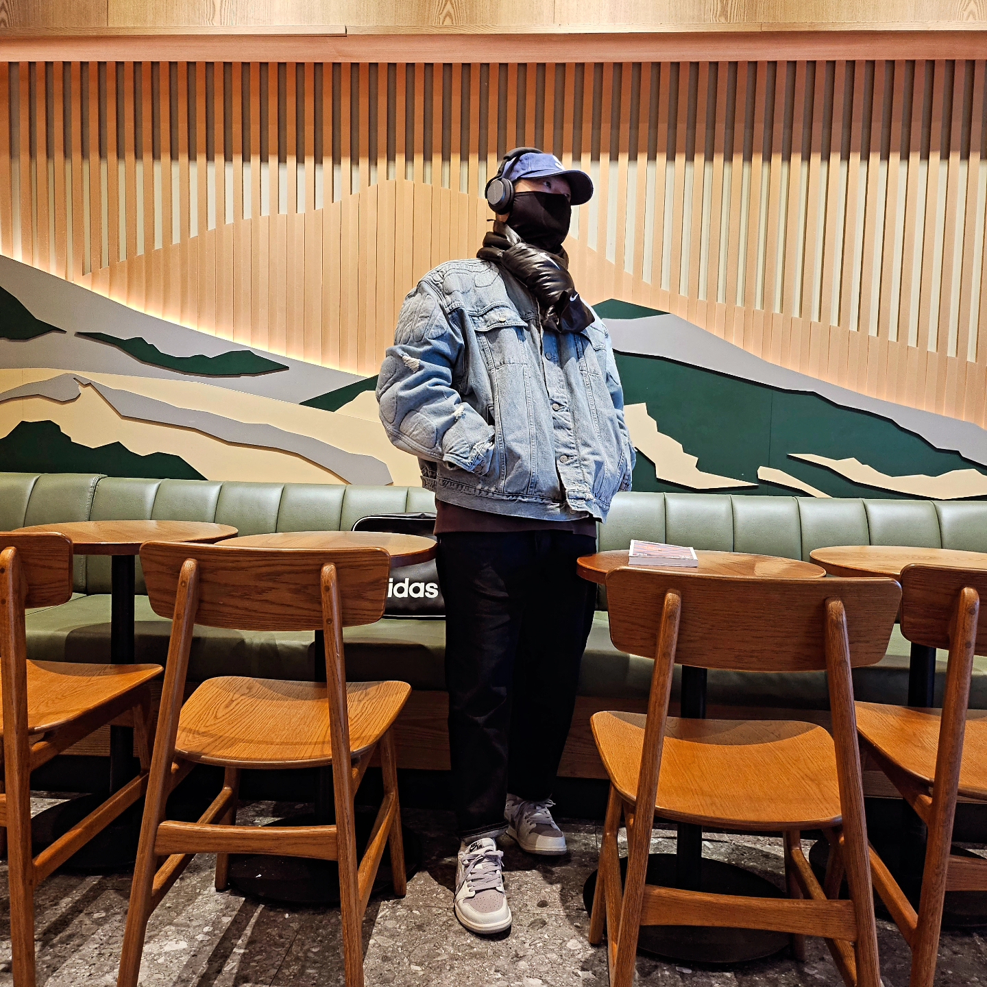 Supreme Pigment Canvas S Logo 6-Panel Navy - 23SS, Yeezy Gap Engineered By Balenciaga Padded Denim Jacket Blue 착용 스타일 - 1