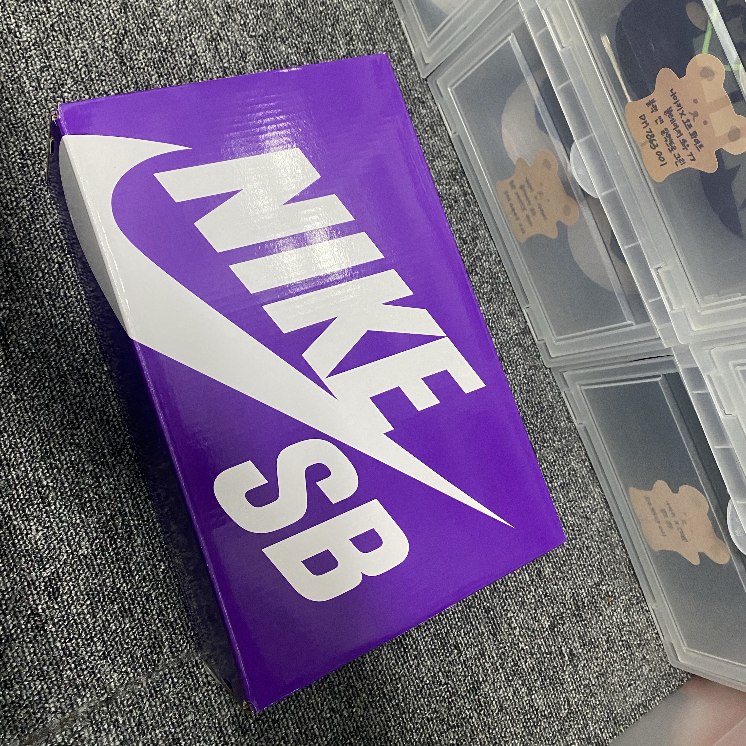 Nike SB Dunk Low Pro Court Purple 착용 스타일 - 3