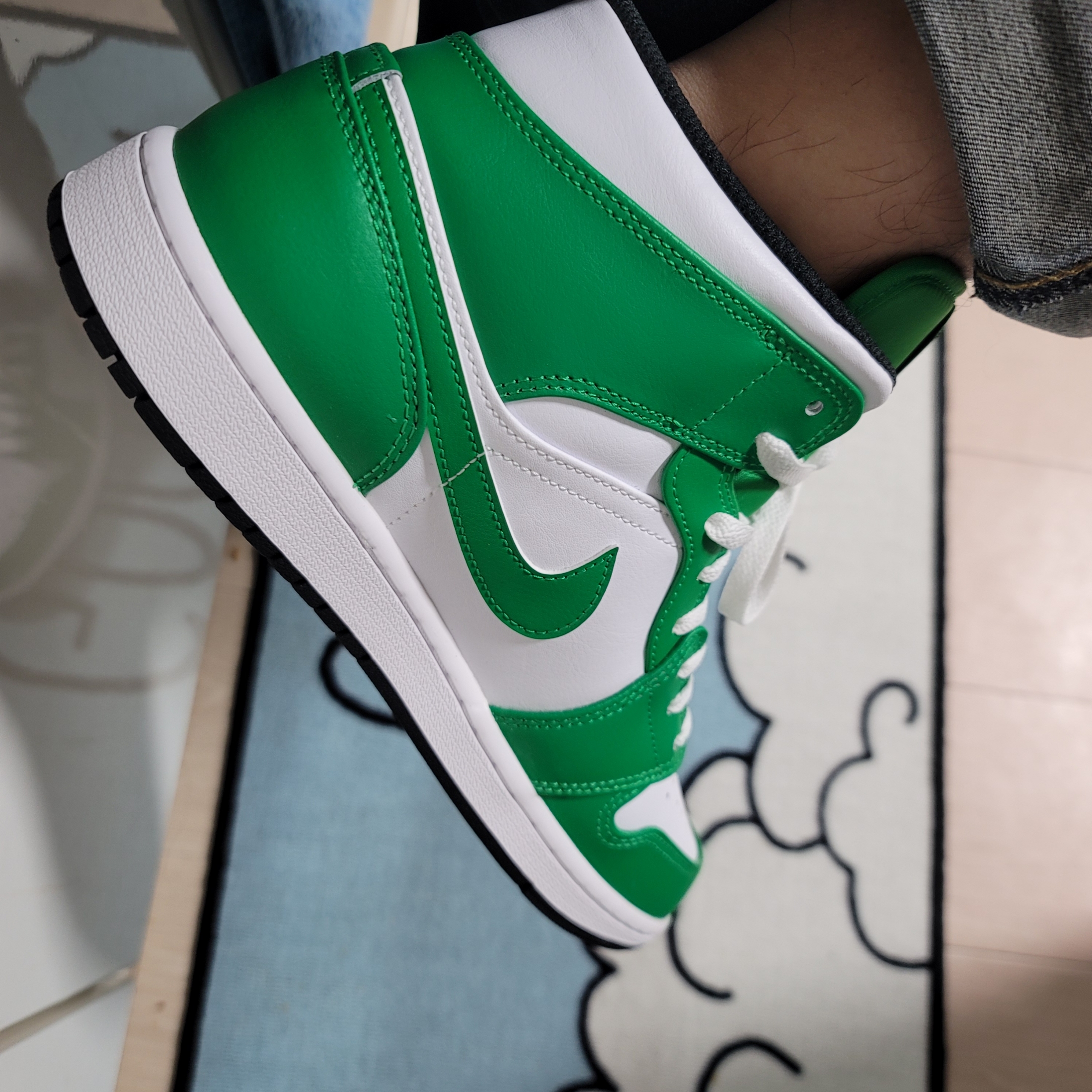 Jordan 1 Mid Lucky Green 착용 스타일 - 2