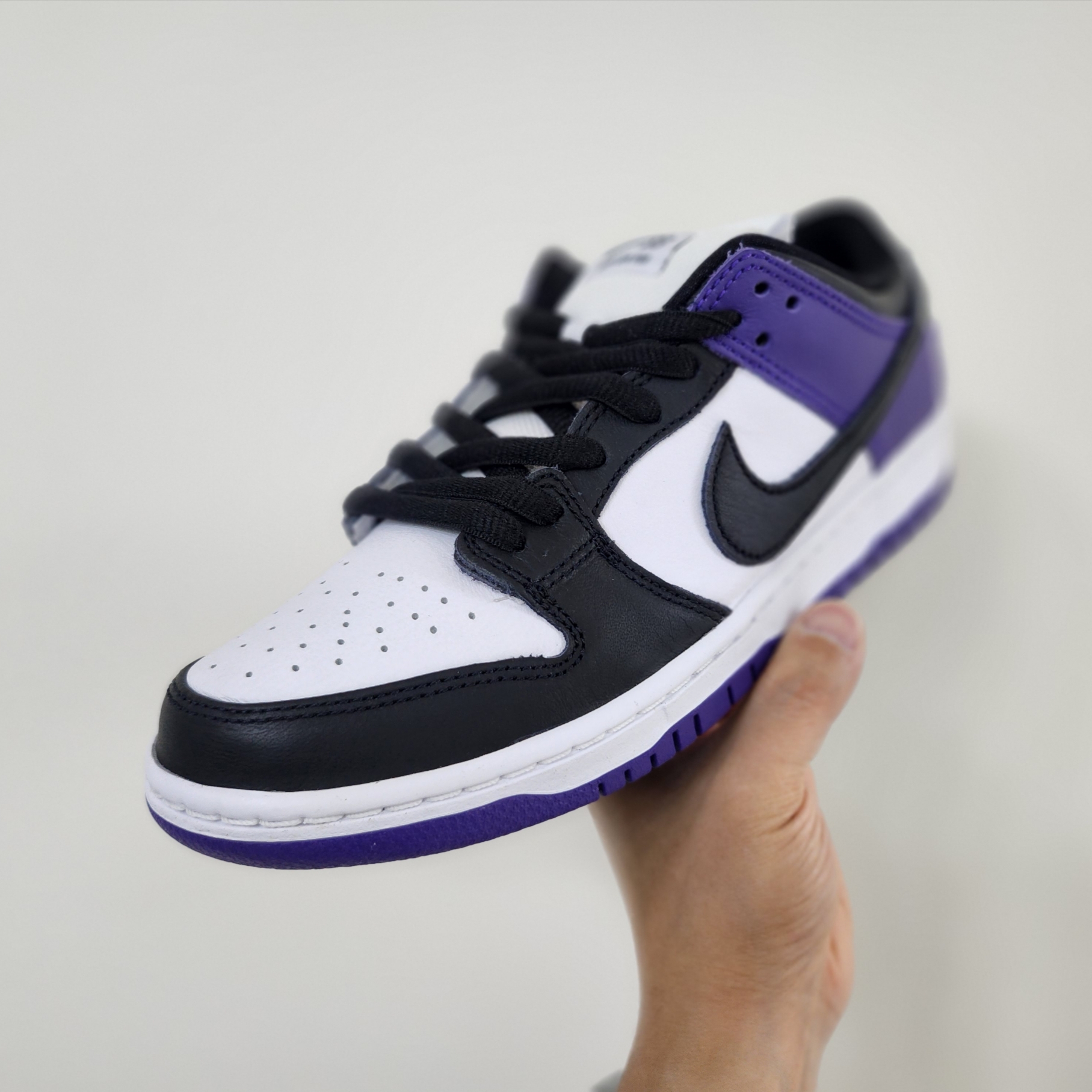 Nike SB Dunk Low Pro Court Purple 착용 스타일 - 1