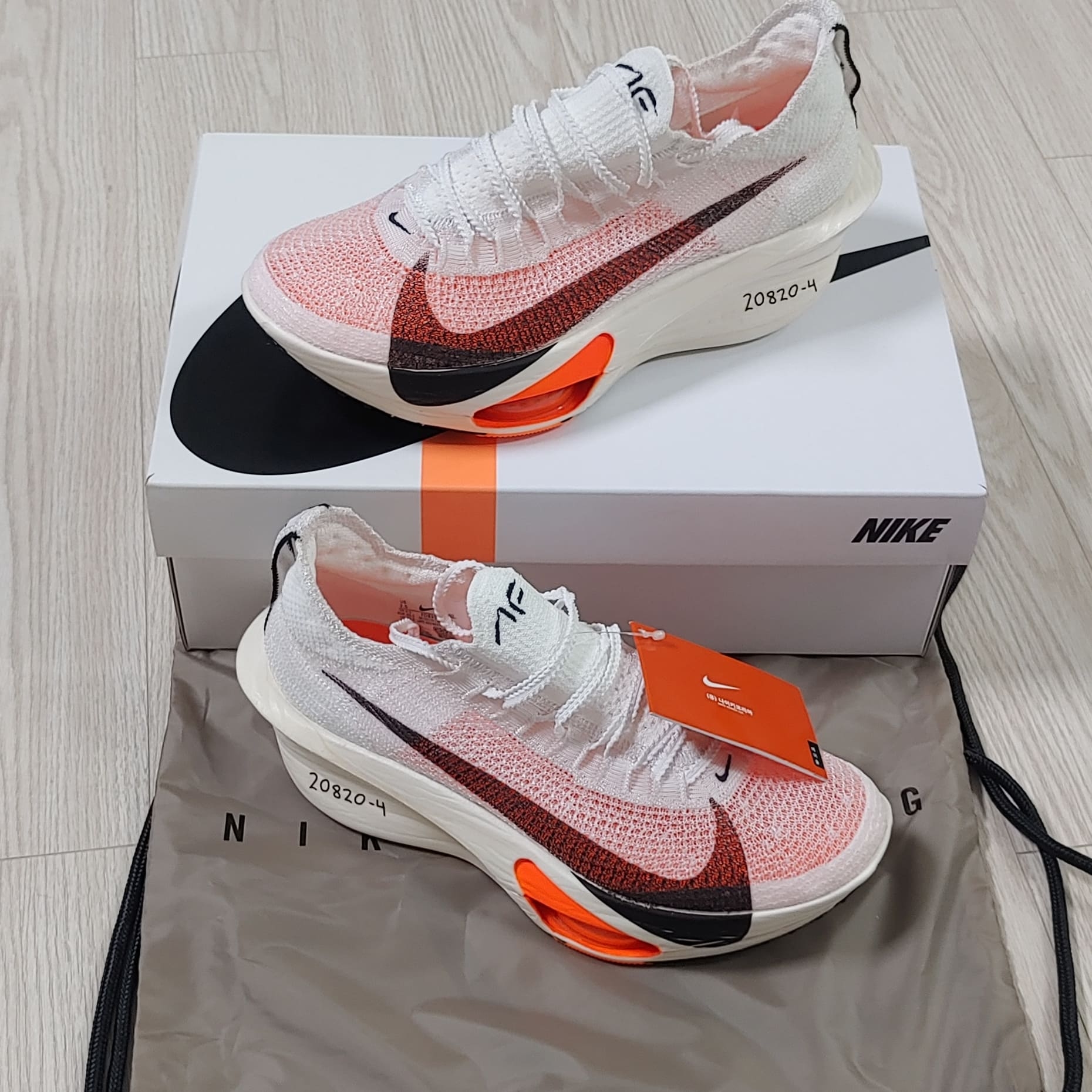 Nike Air Zoom Alphafly Next% 3 Proto White Total Orange 착용 스타일