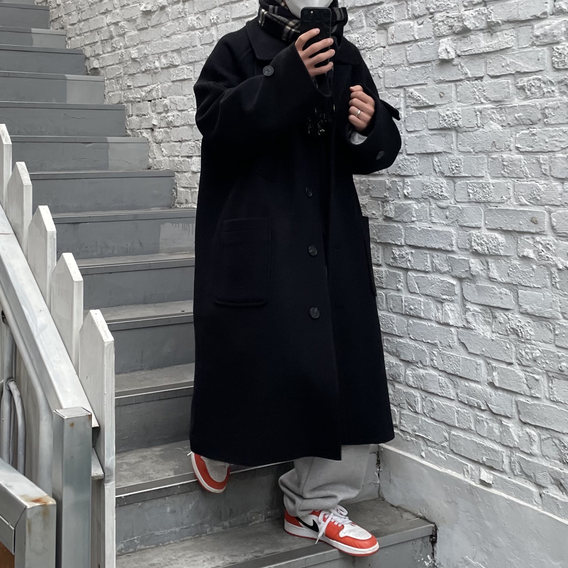 Undermycar Legion.02 Balmacaan Oversized Wool Coat Black, Jordan 1 Low OG Starfish 착용 스타일 - 2