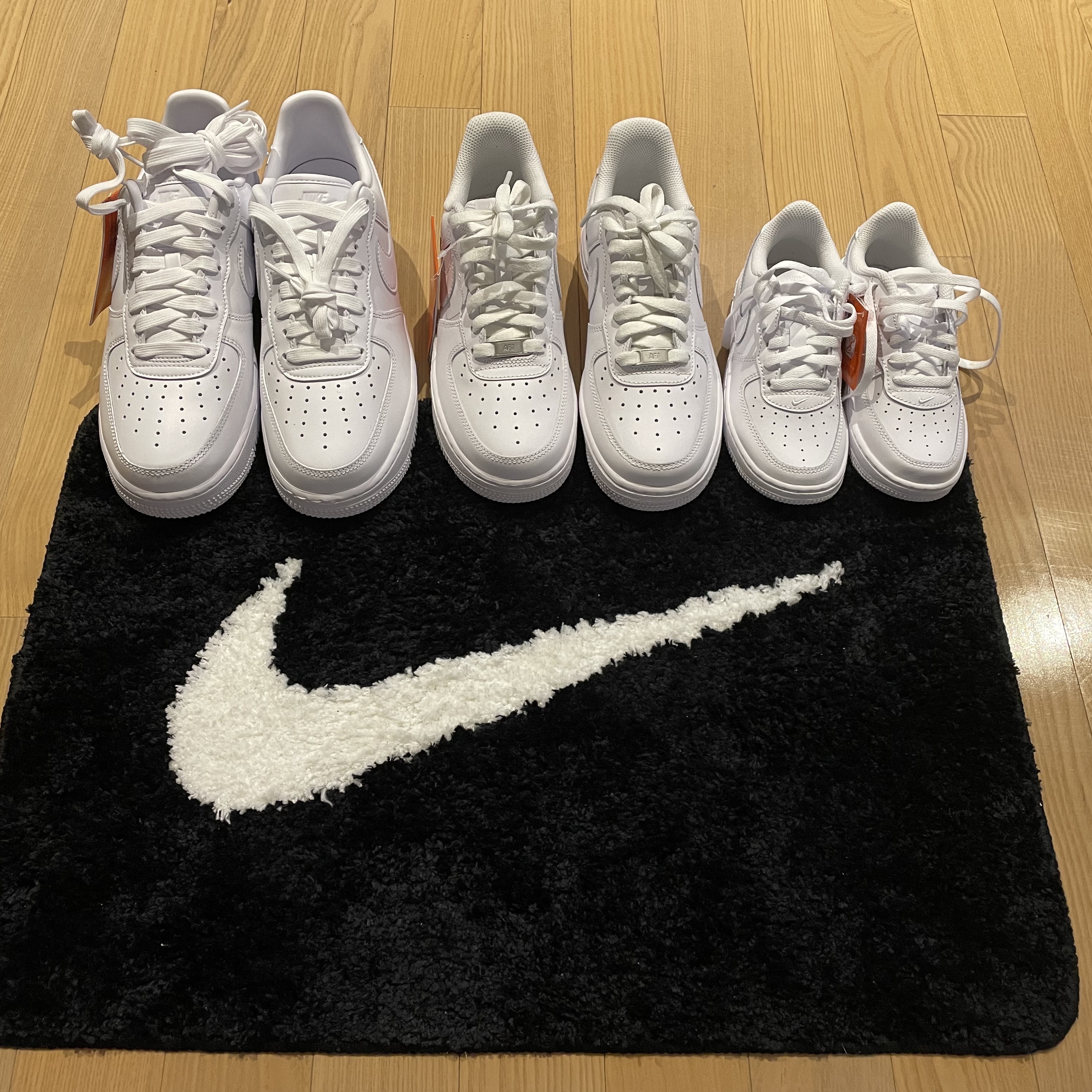 Nike Swoosh Rug Black White, (W) Nike Air Force 1 '07 Low White 착용 스타일