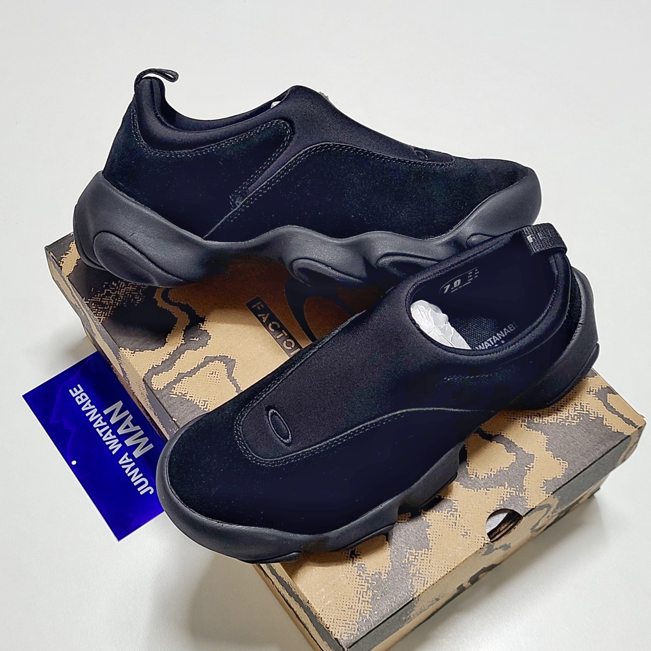 Oakley Factory Team x Junya Watanabe Man Suede Flesh Black 착용 스타일