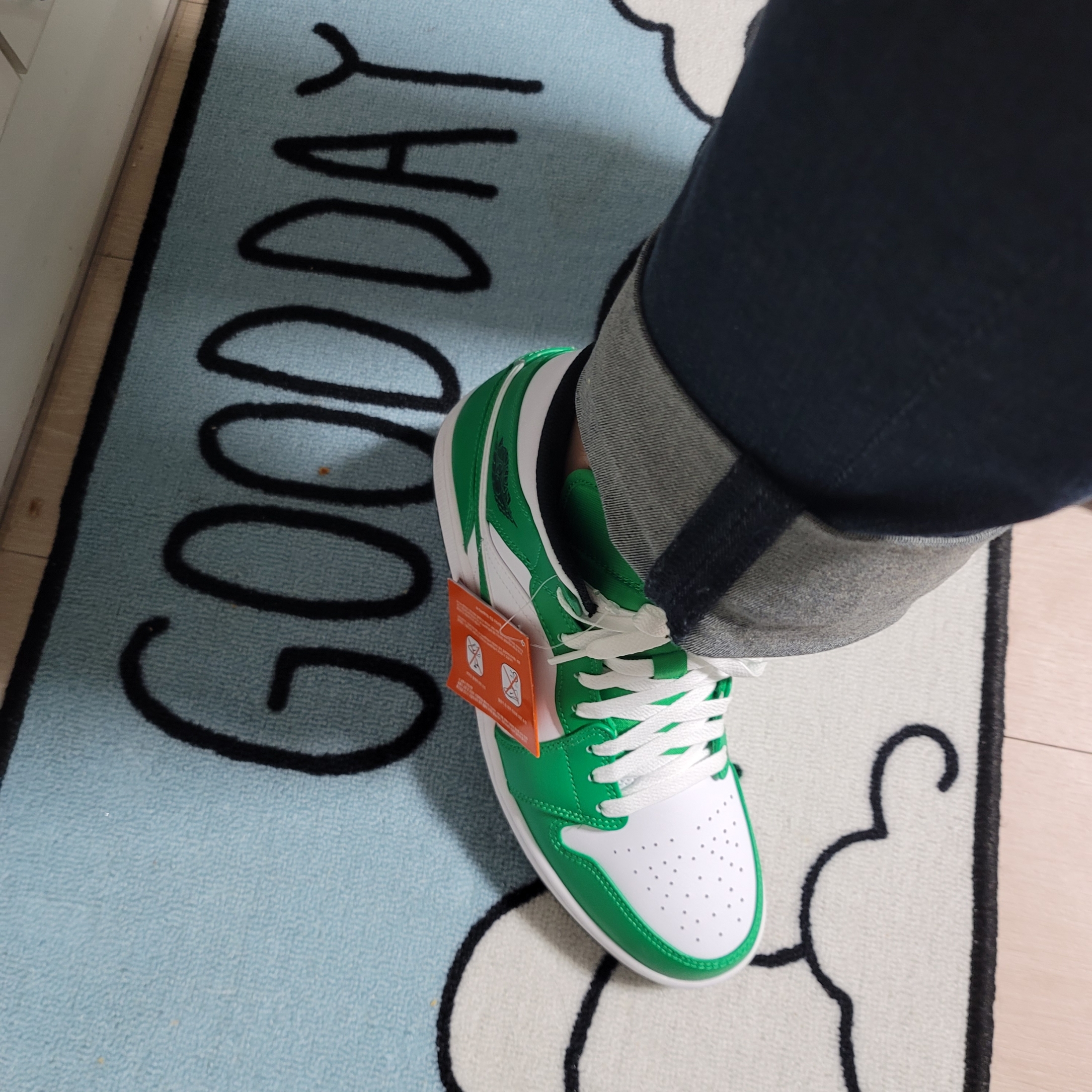 Jordan 1 Mid Lucky Green 착용 스타일 - 4