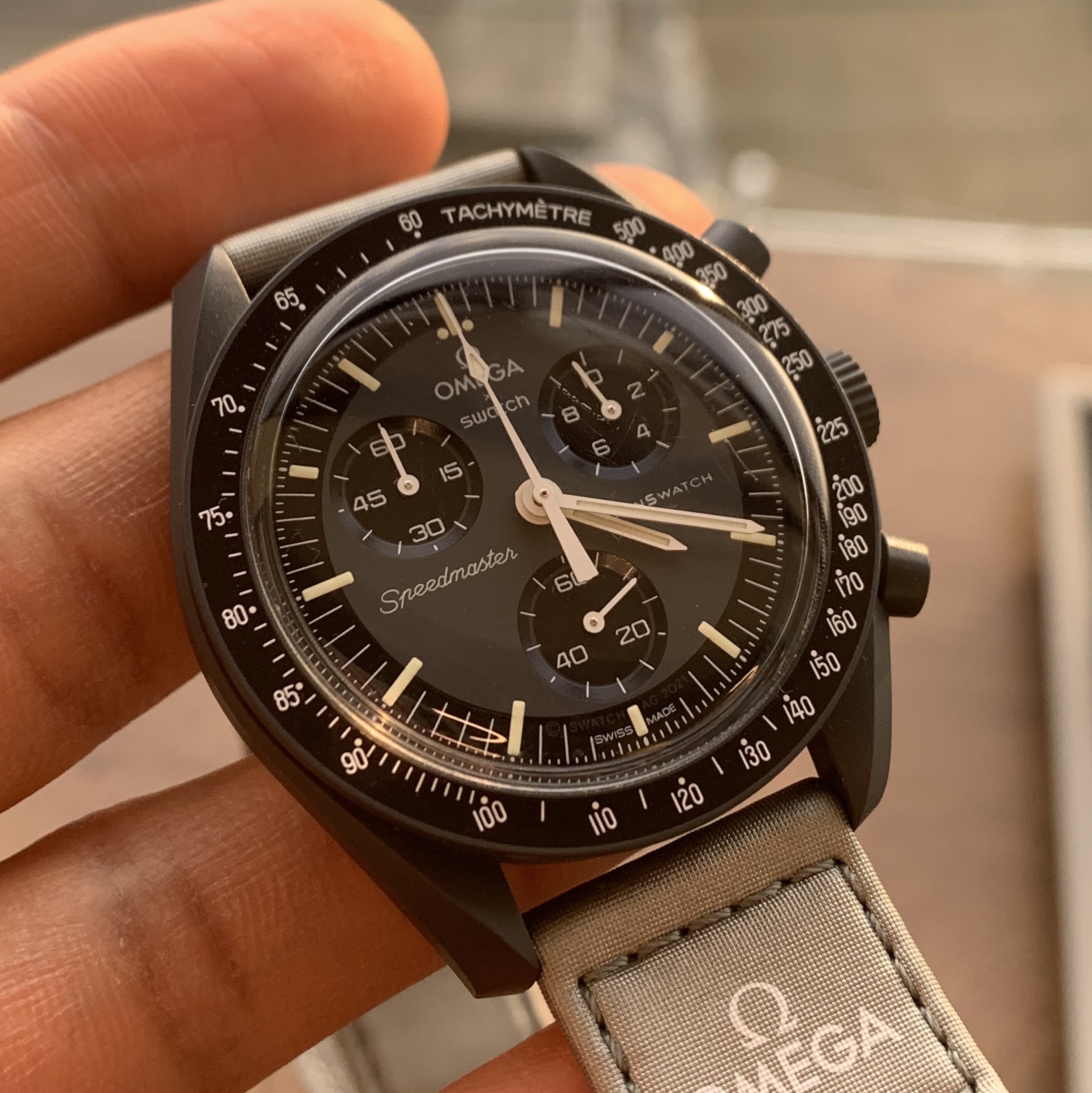 Swatch x Omega Bioceramic MoonSwatch Mission To Mercury 착용 스타일